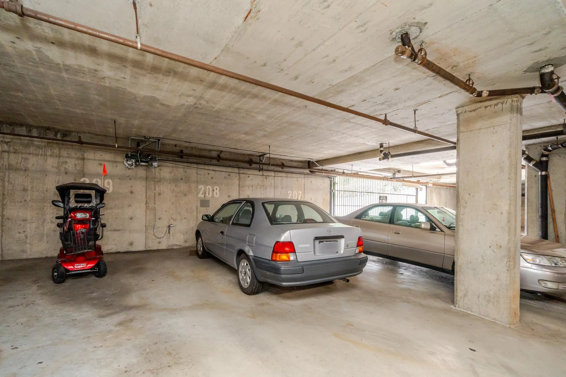 208 15020 North Bluff Road