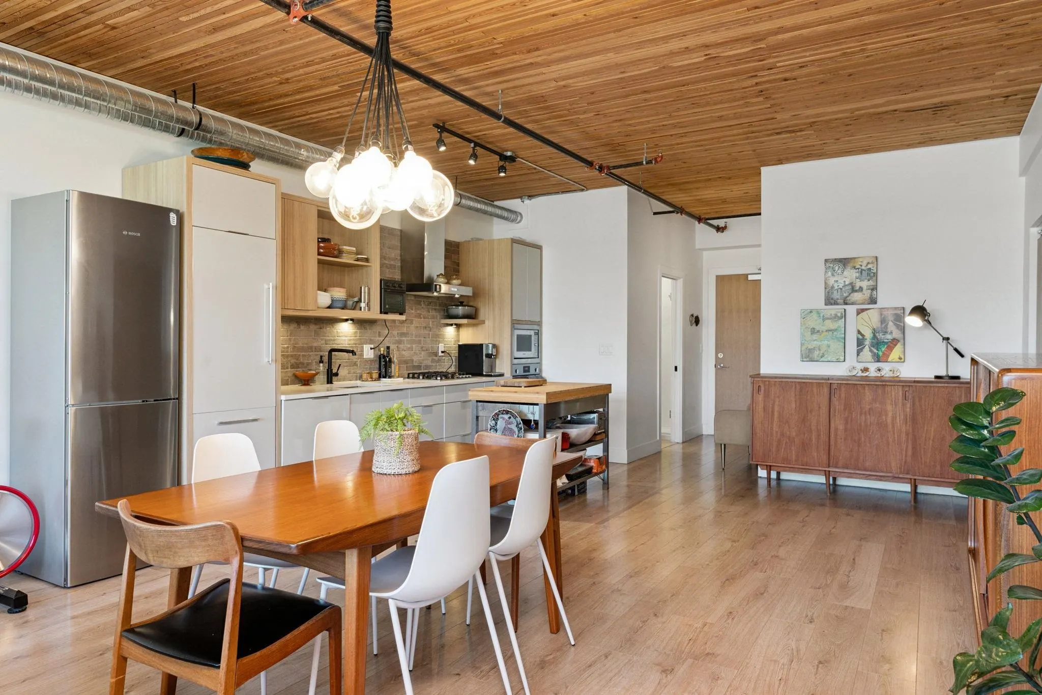 403 4223 Hastings Street