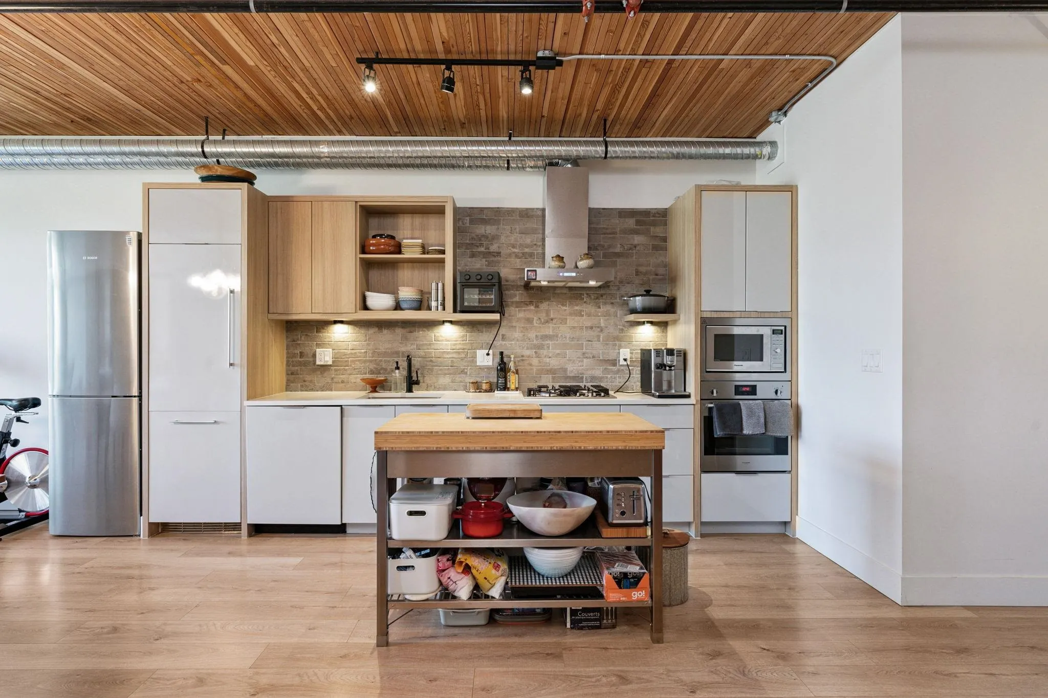 403 4223 Hastings Street