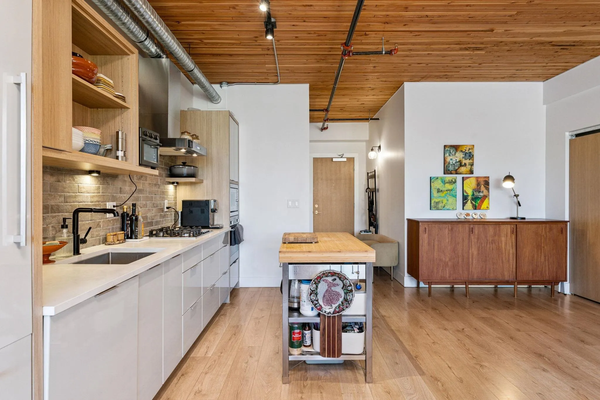 403 4223 Hastings Street