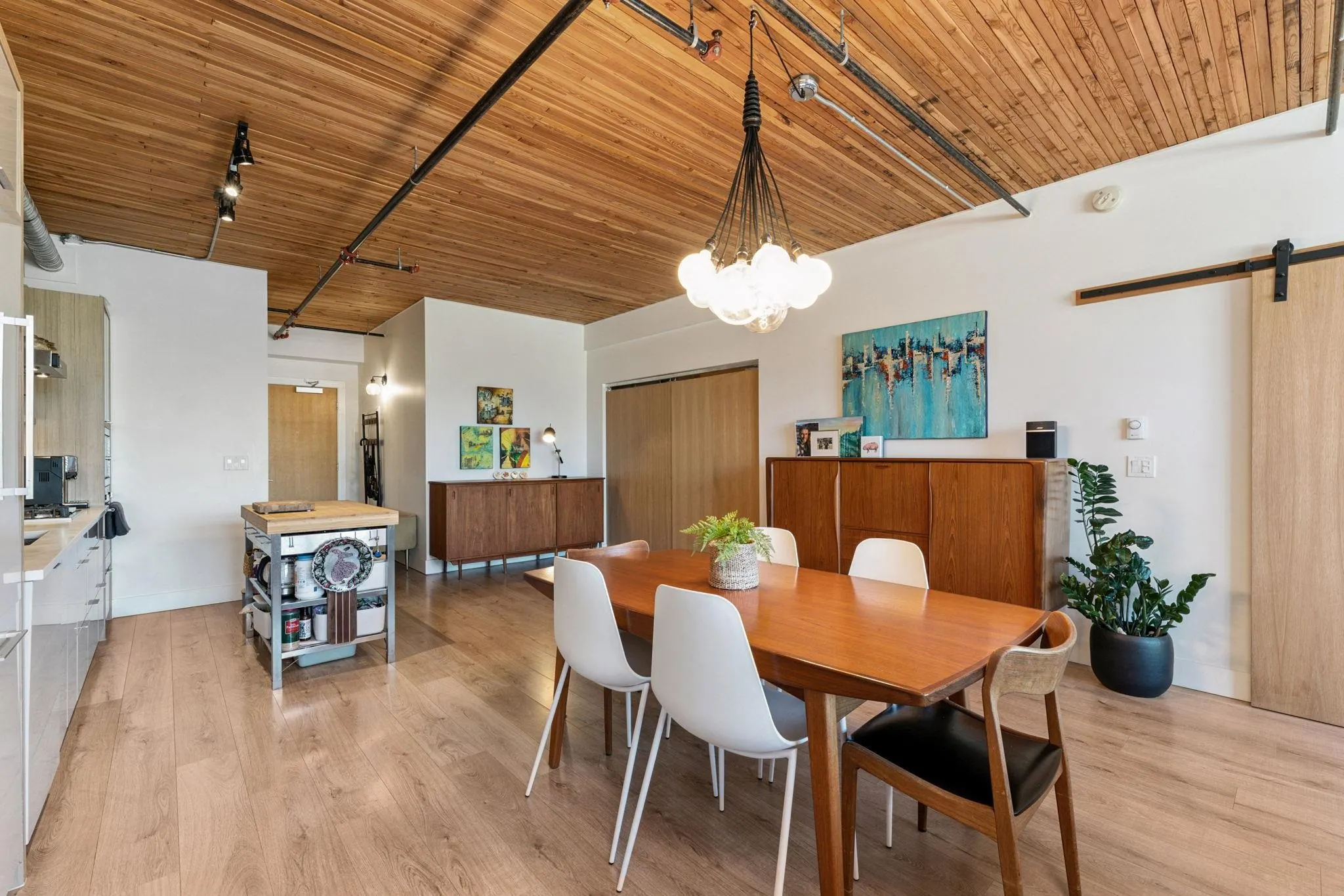403 4223 Hastings Street