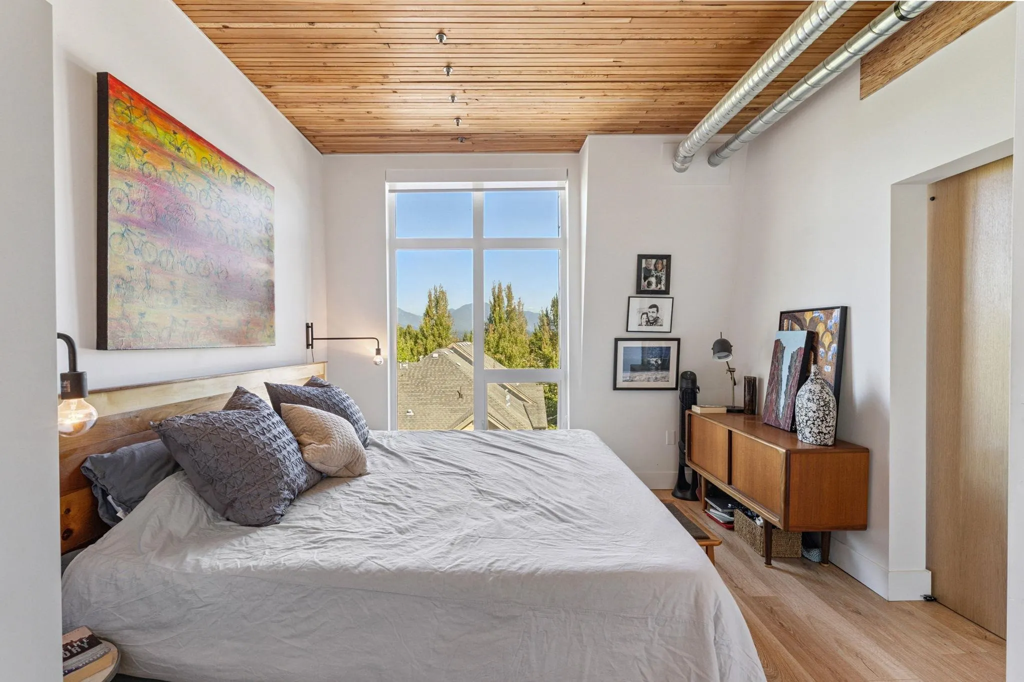 403 4223 Hastings Street