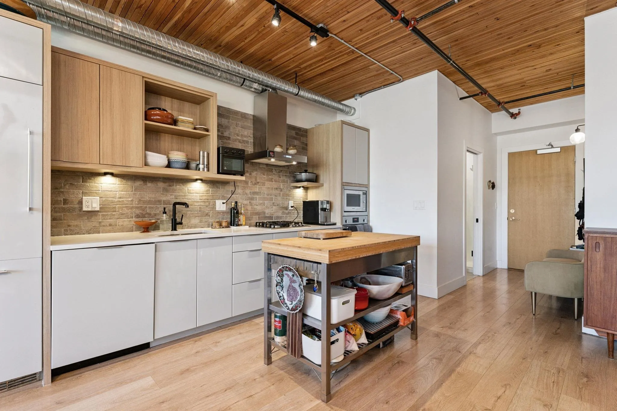 403 4223 Hastings Street