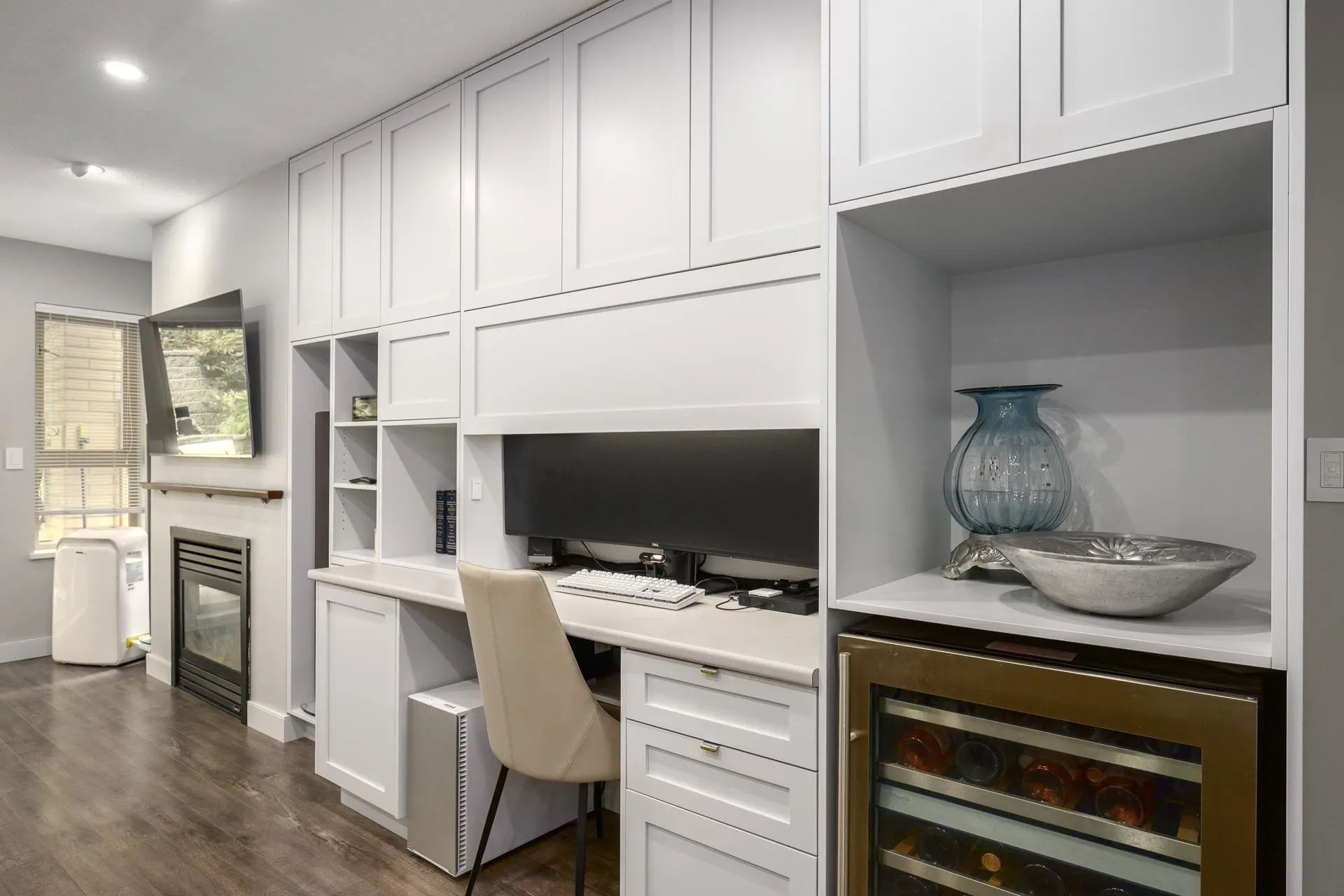 210 9319 University Crescent