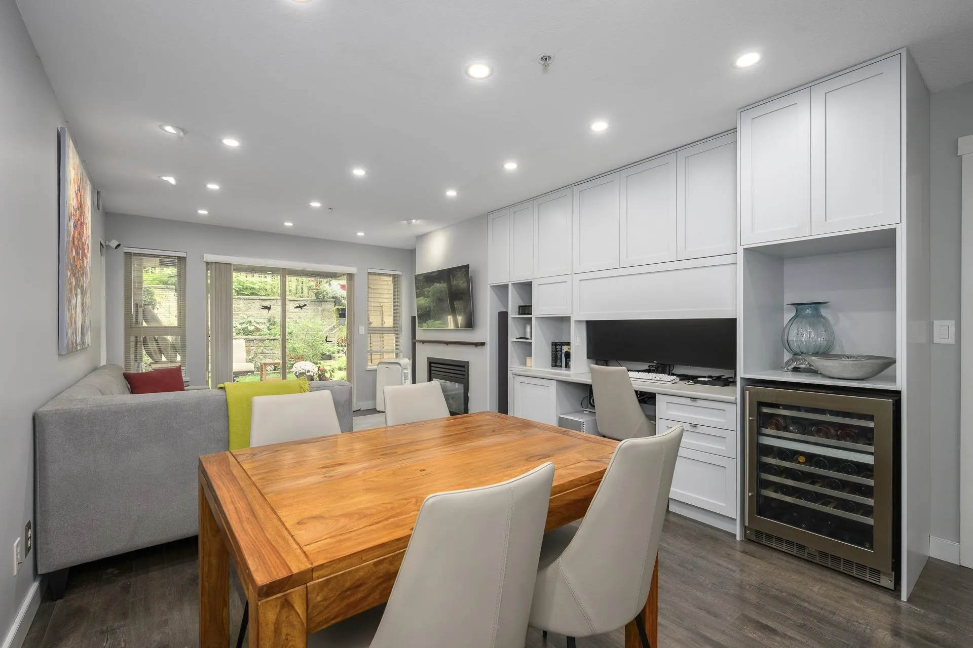 210 9319 University Crescent