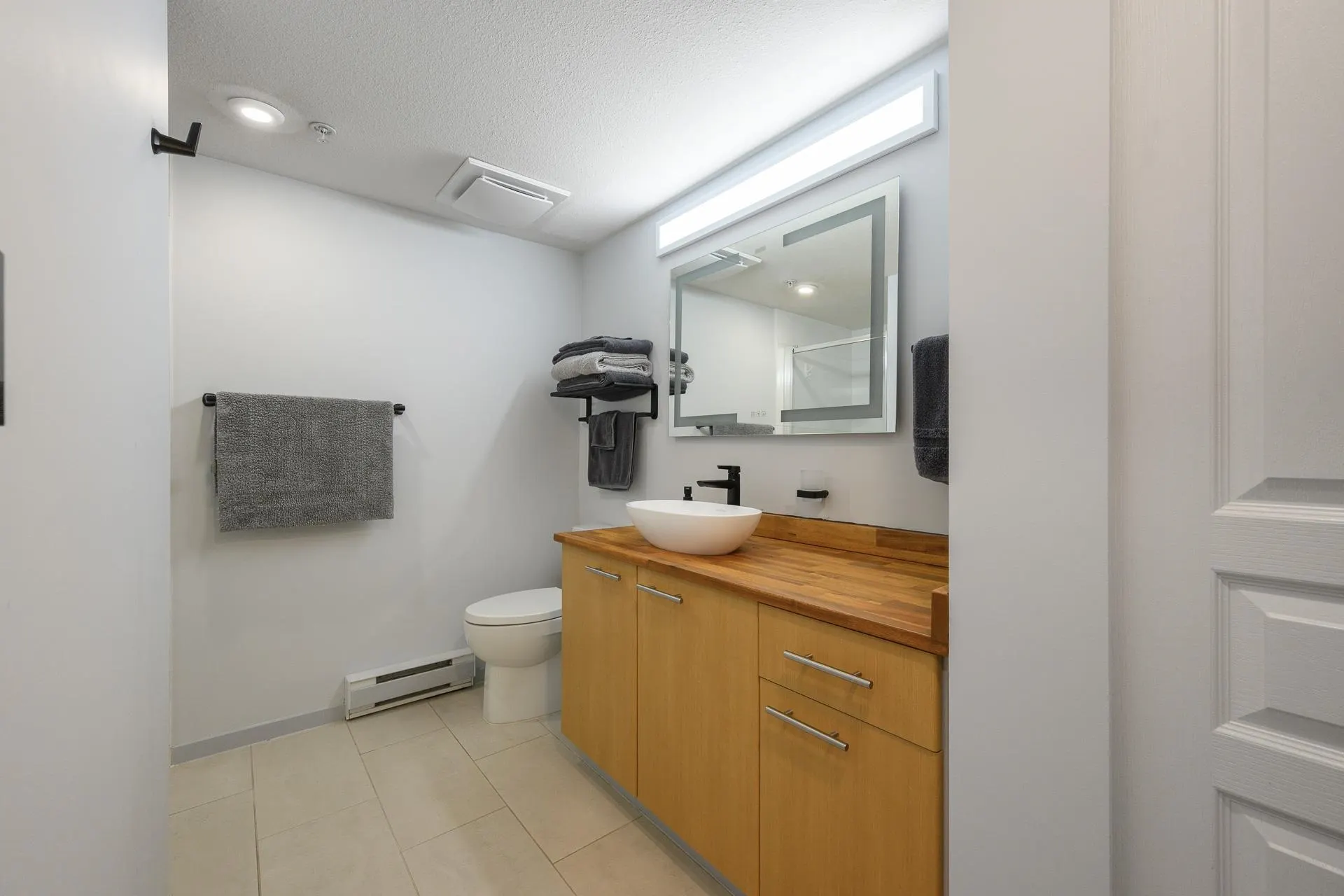 210 9319 University Crescent