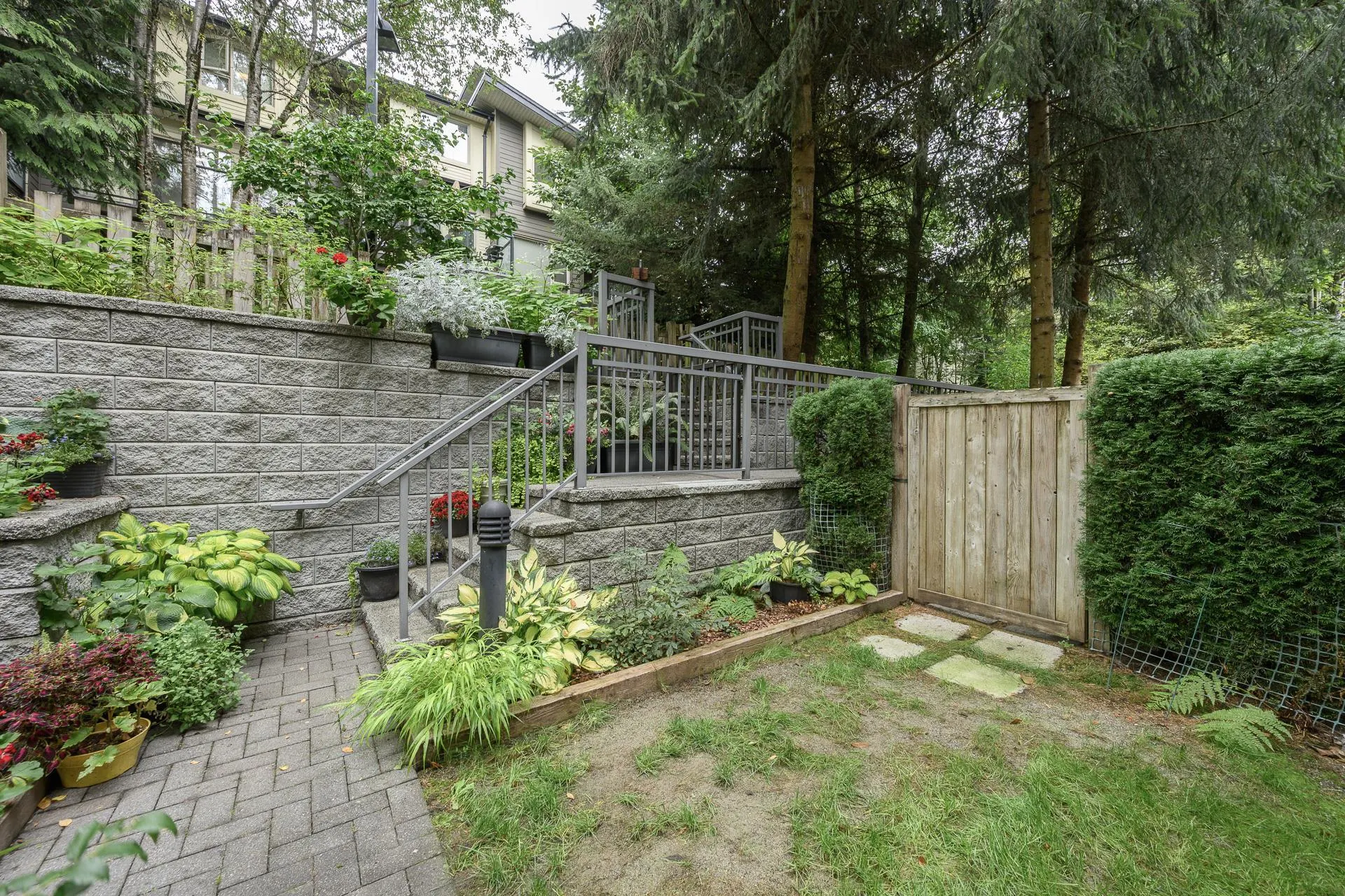 210 9319 University Crescent