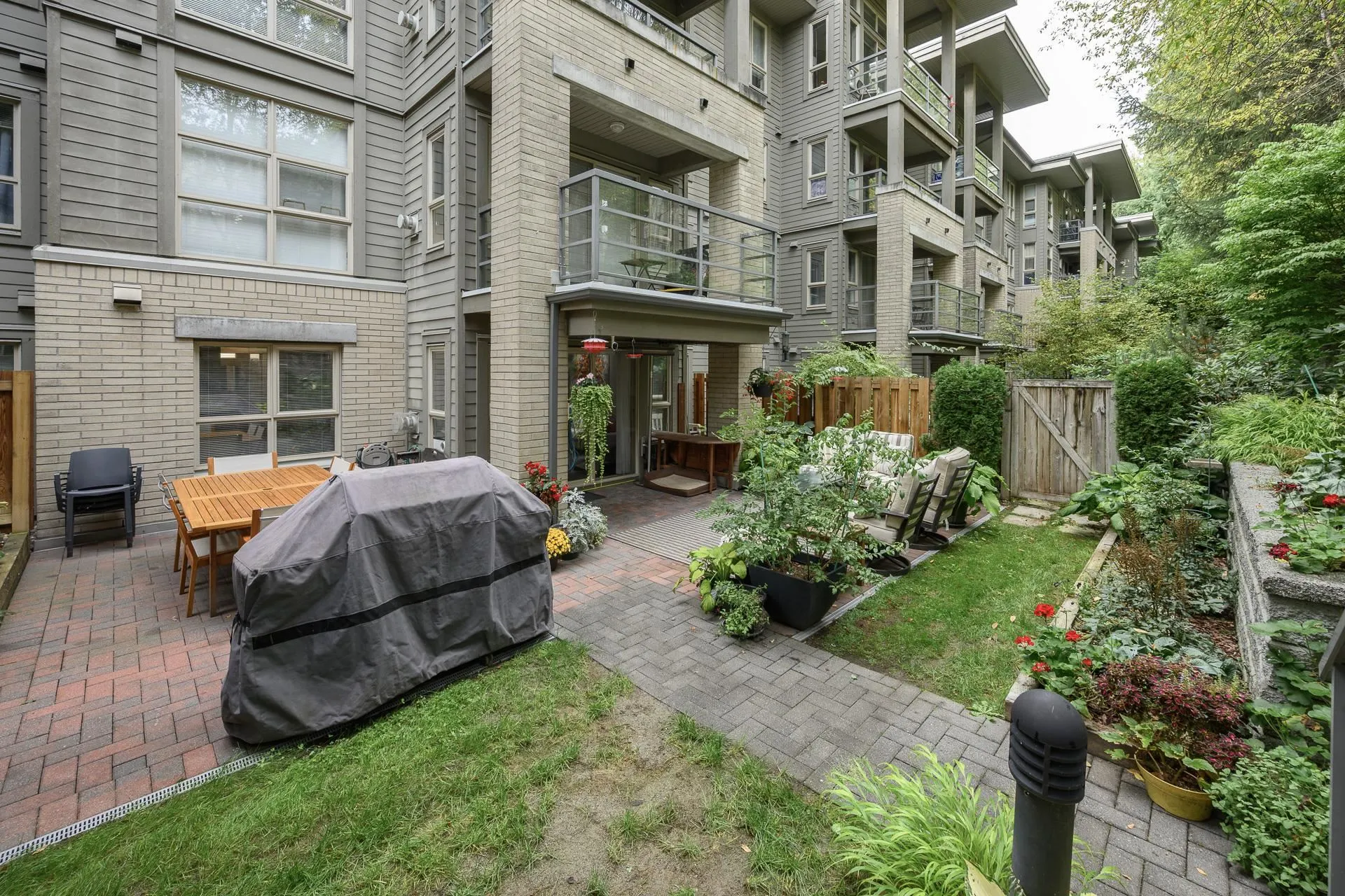210 9319 University Crescent
