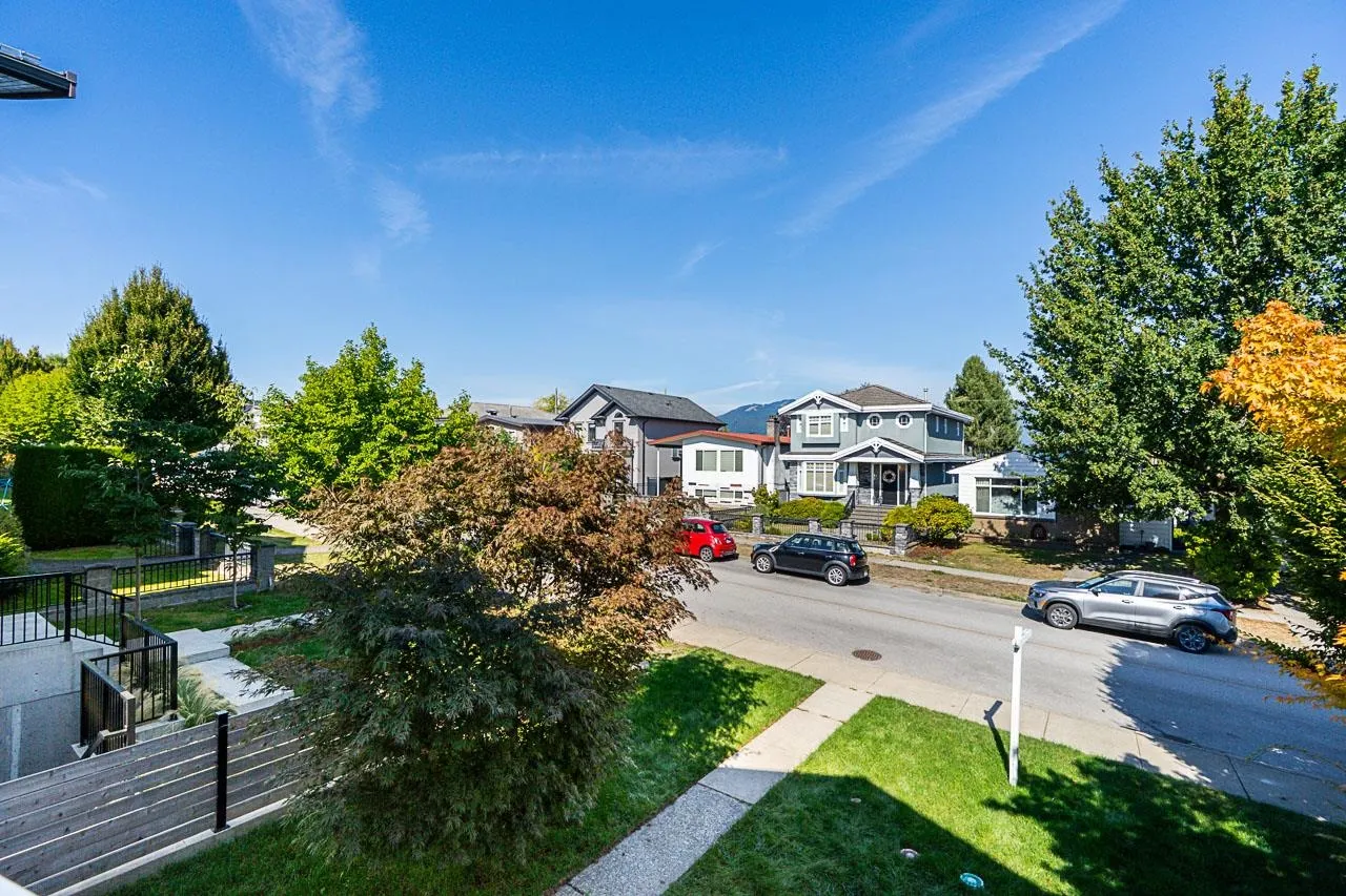 4346 Dundas Street