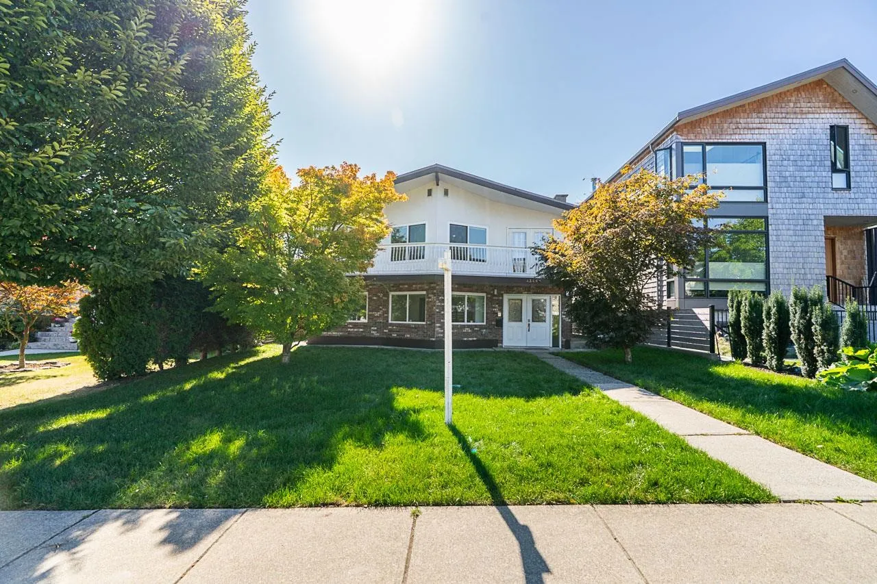 4346 Dundas Street