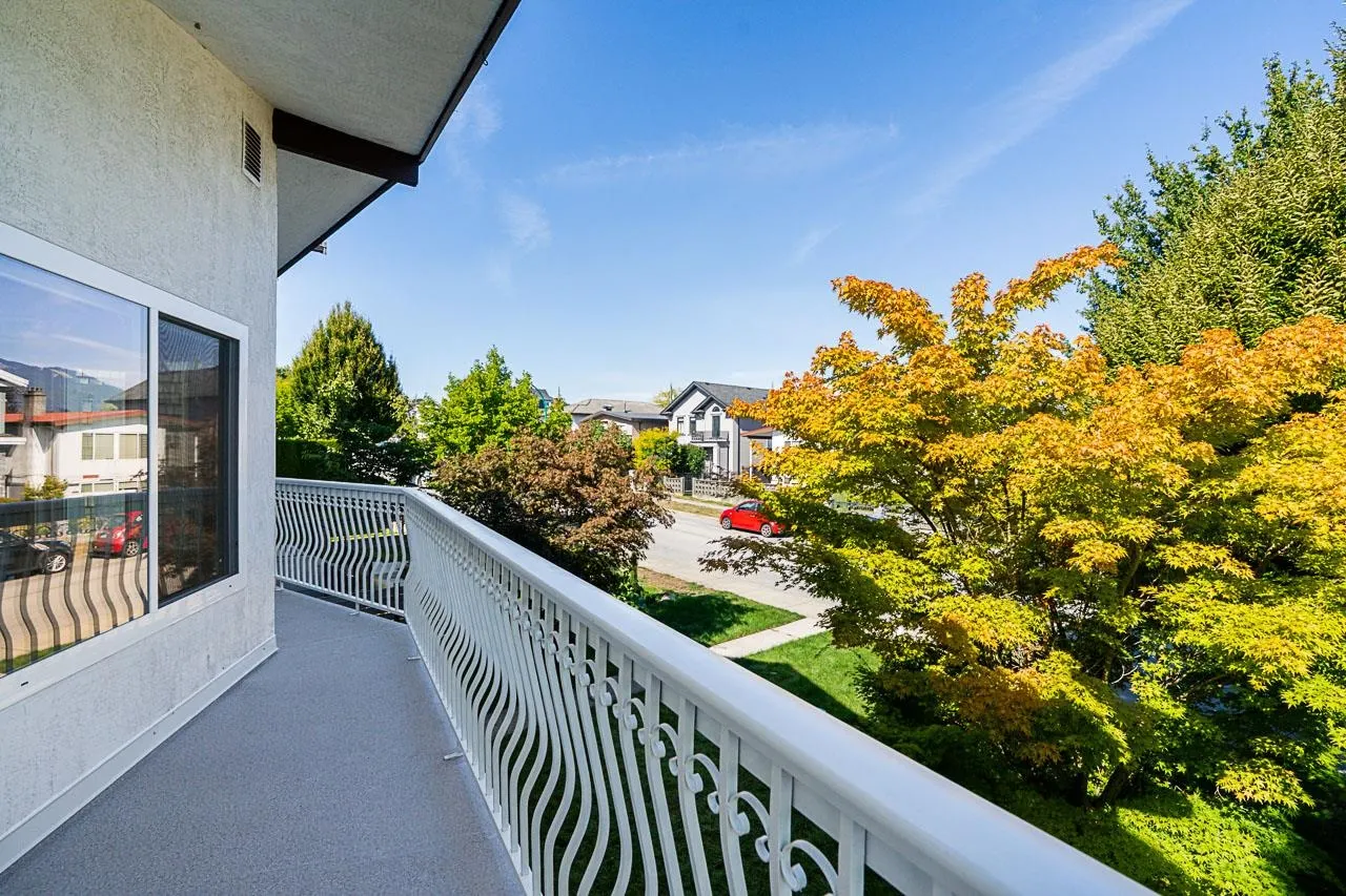 4346 Dundas Street