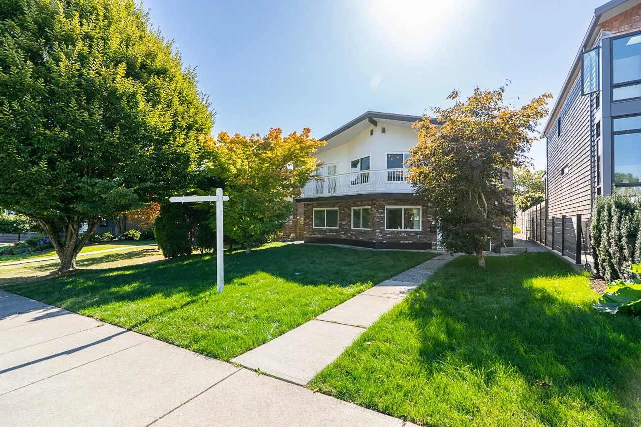 4346 Dundas Street