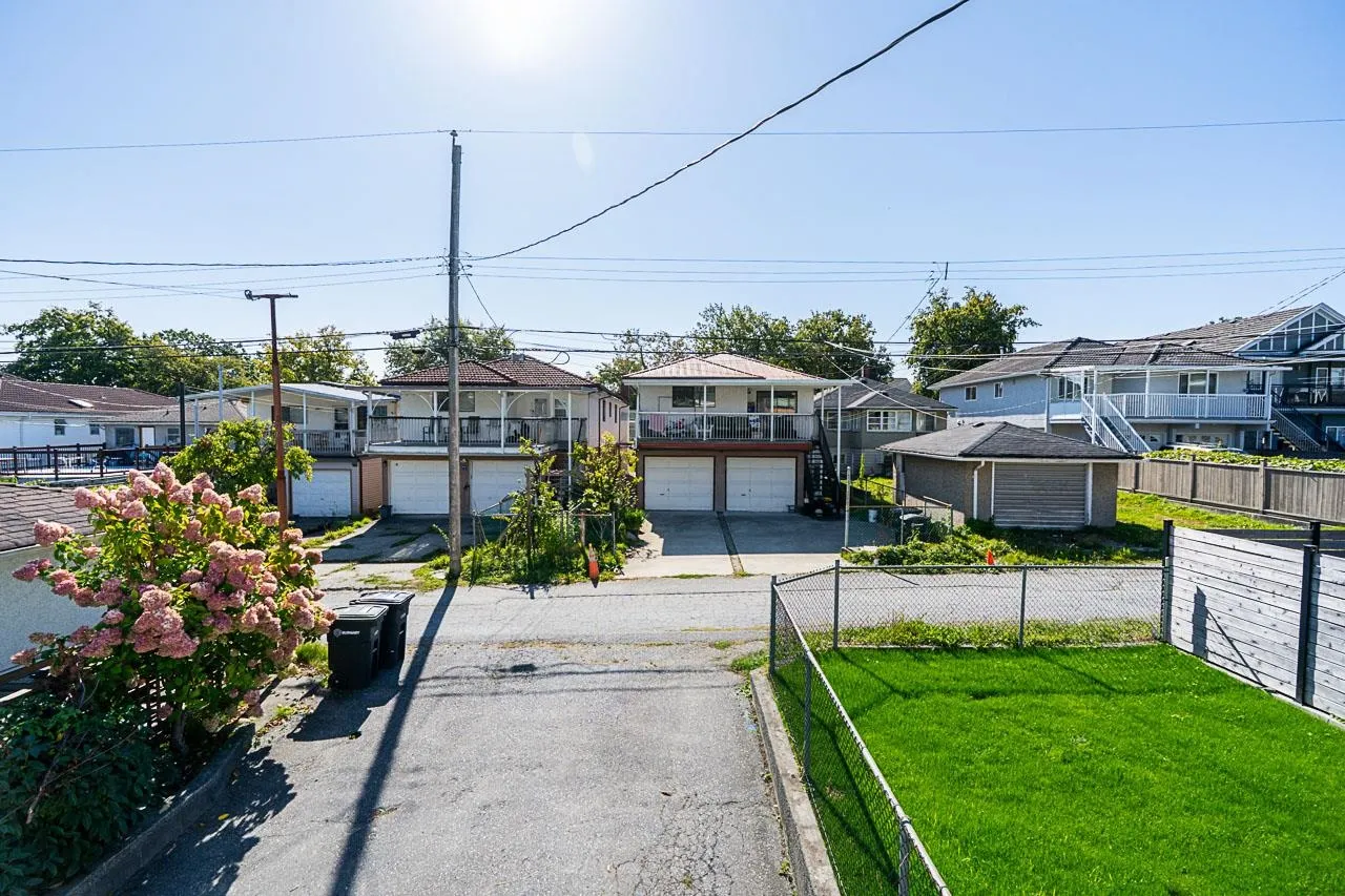 4346 Dundas Street