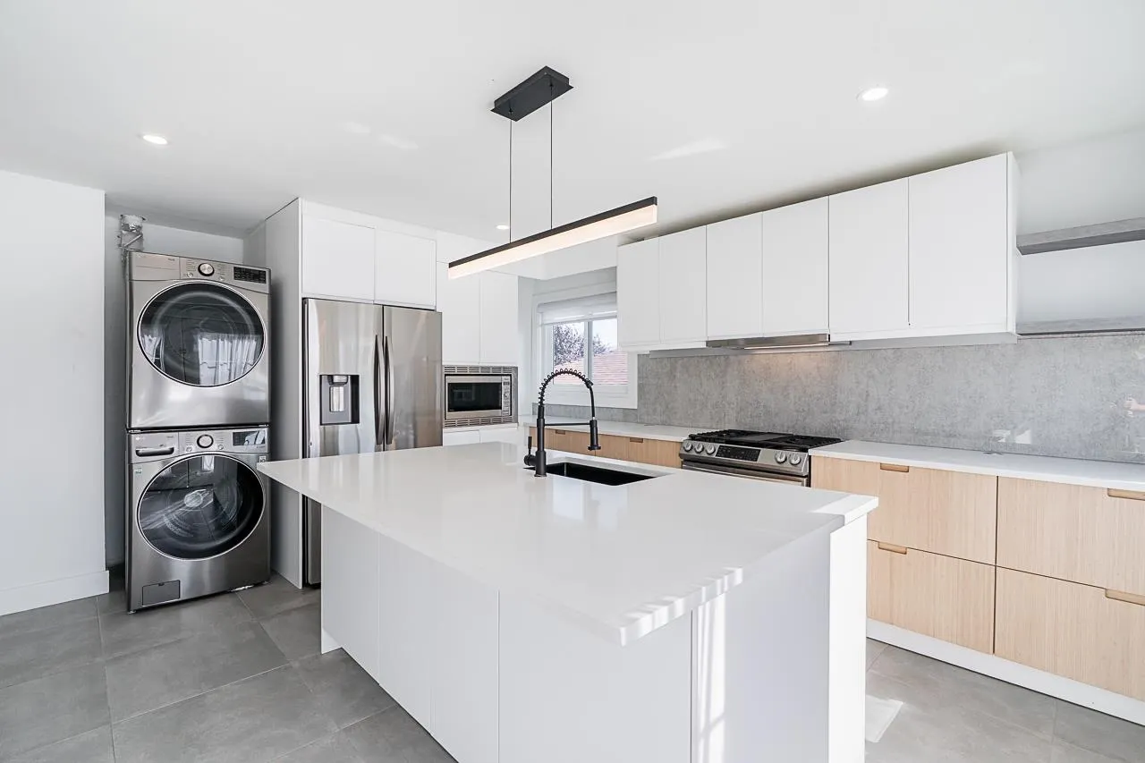 4346 Dundas Street