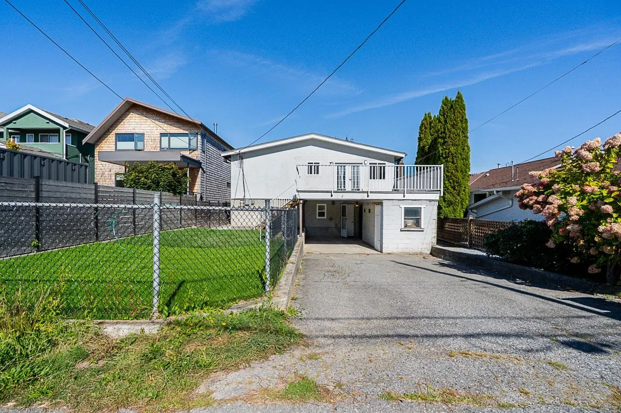 4346 Dundas Street
