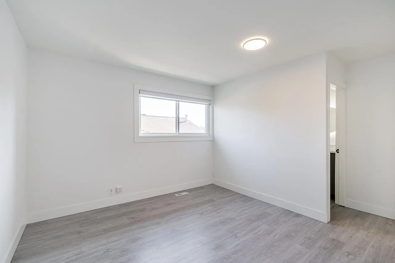 4346 Dundas Street