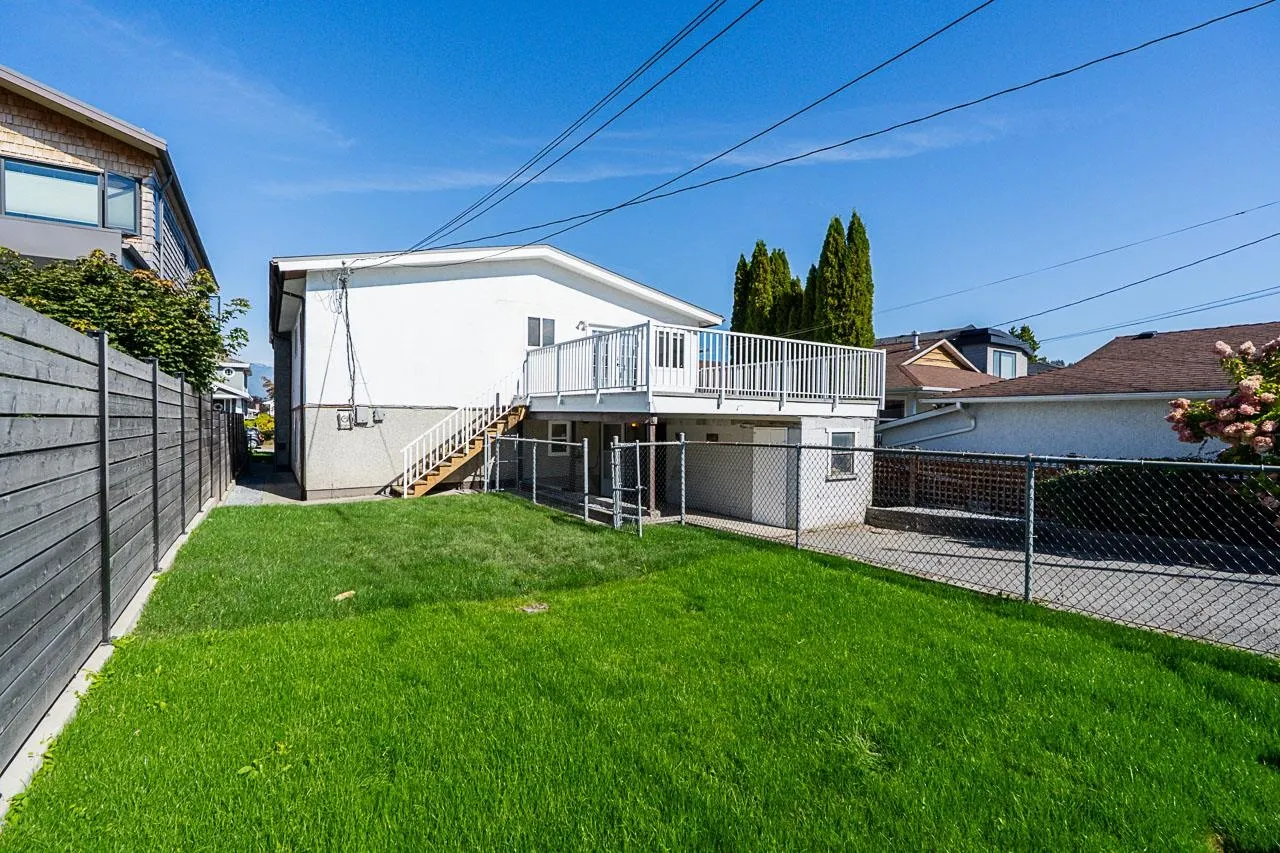 4346 Dundas Street