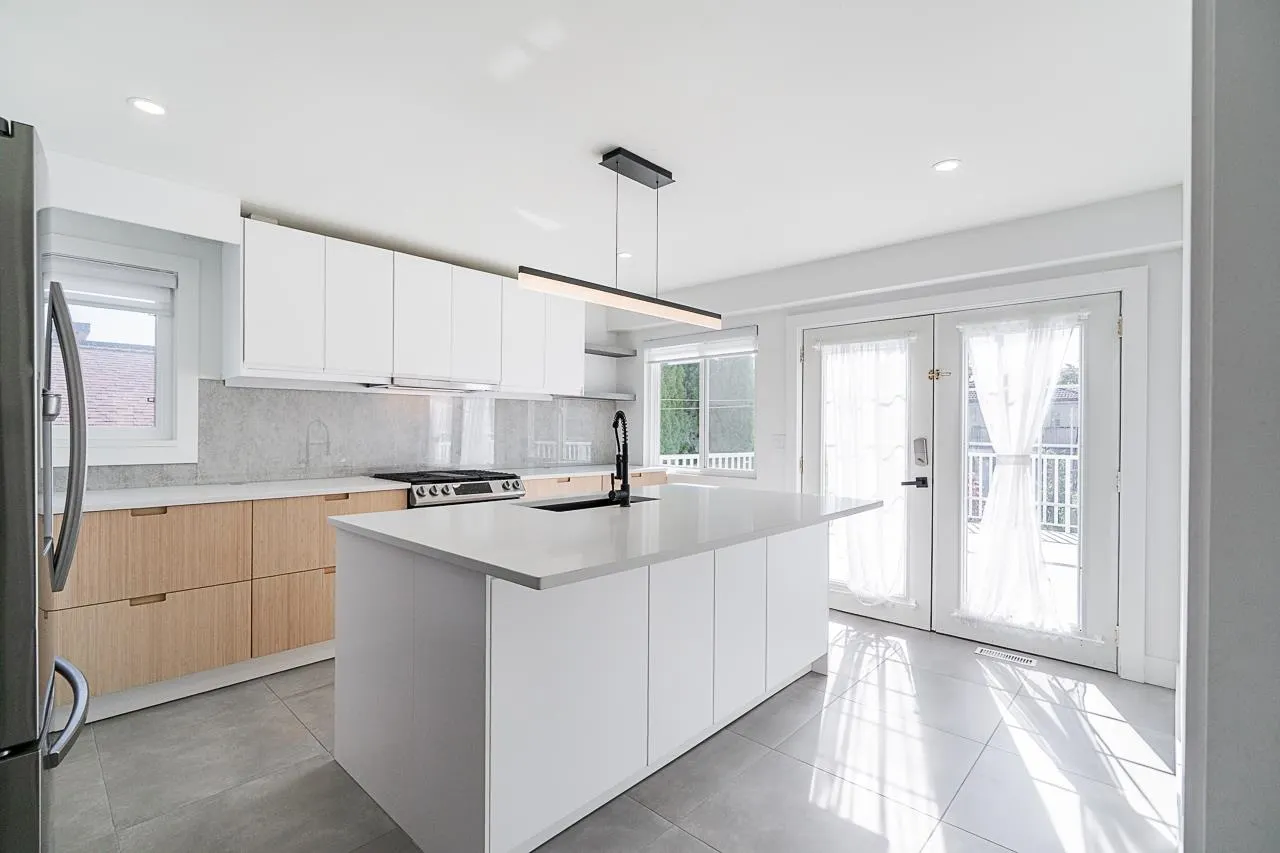 4346 Dundas Street
