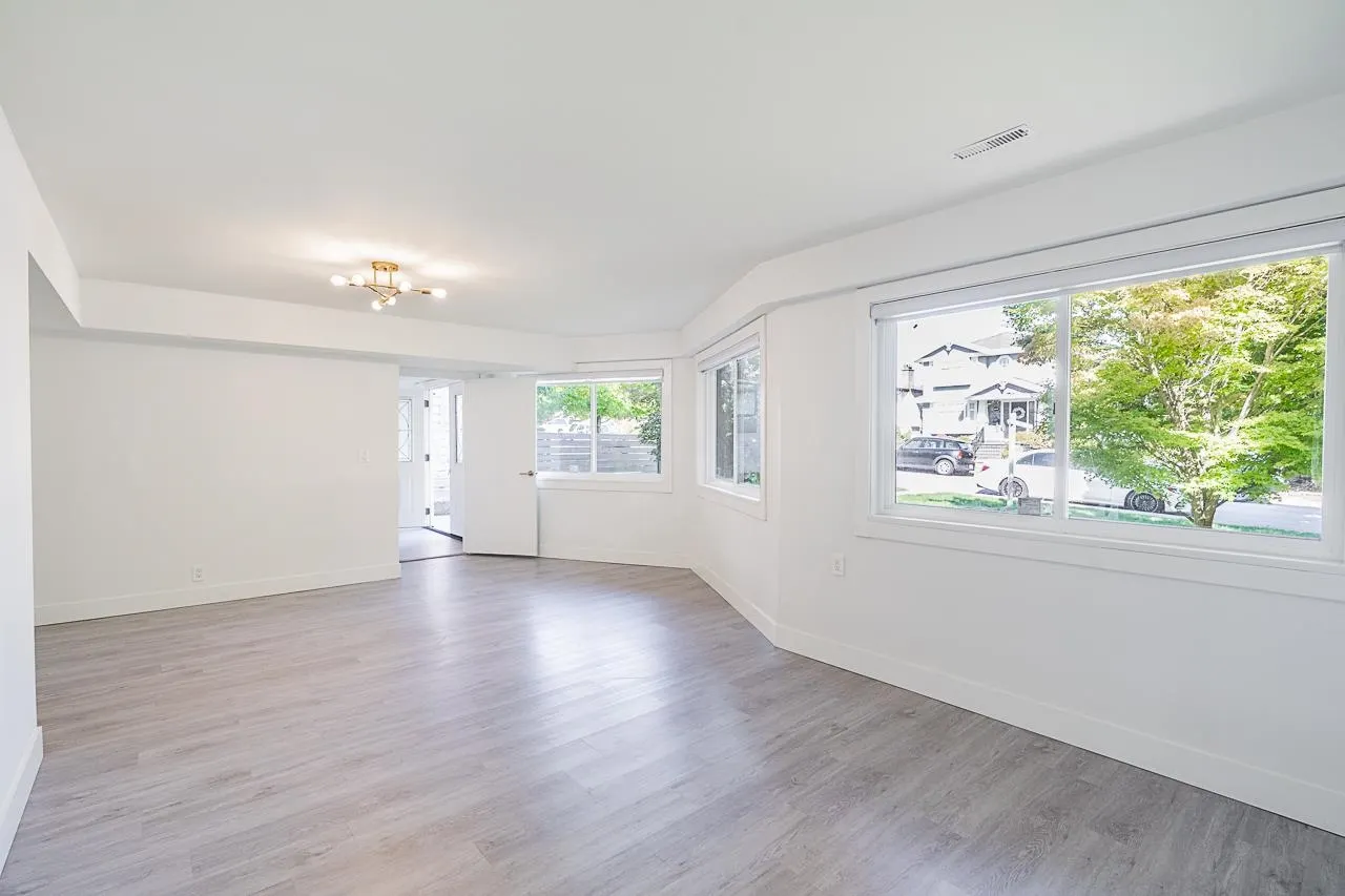 4346 Dundas Street