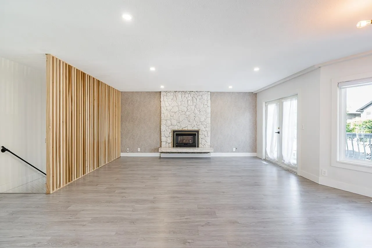 4346 Dundas Street