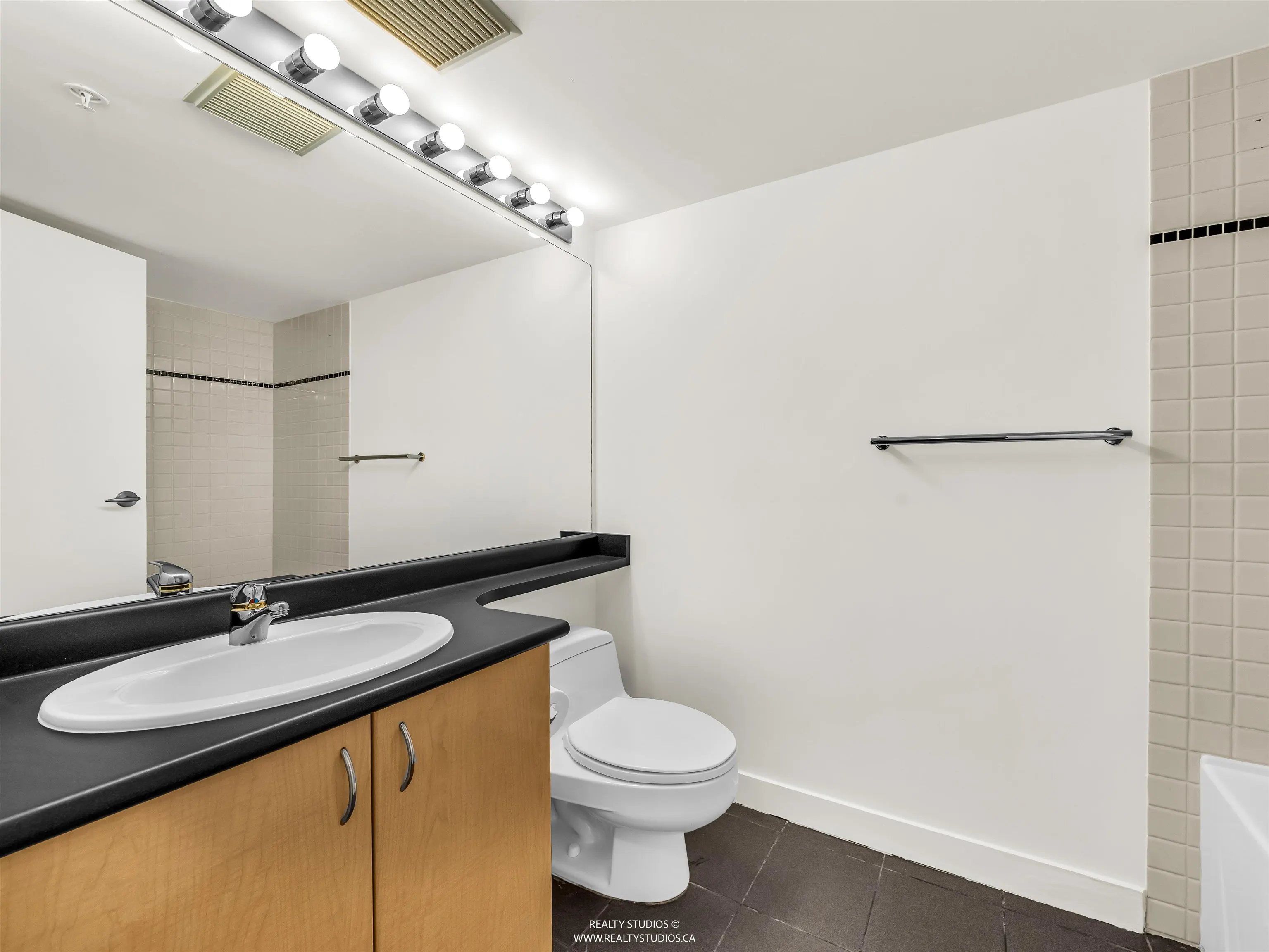 302 1688 Robson Street