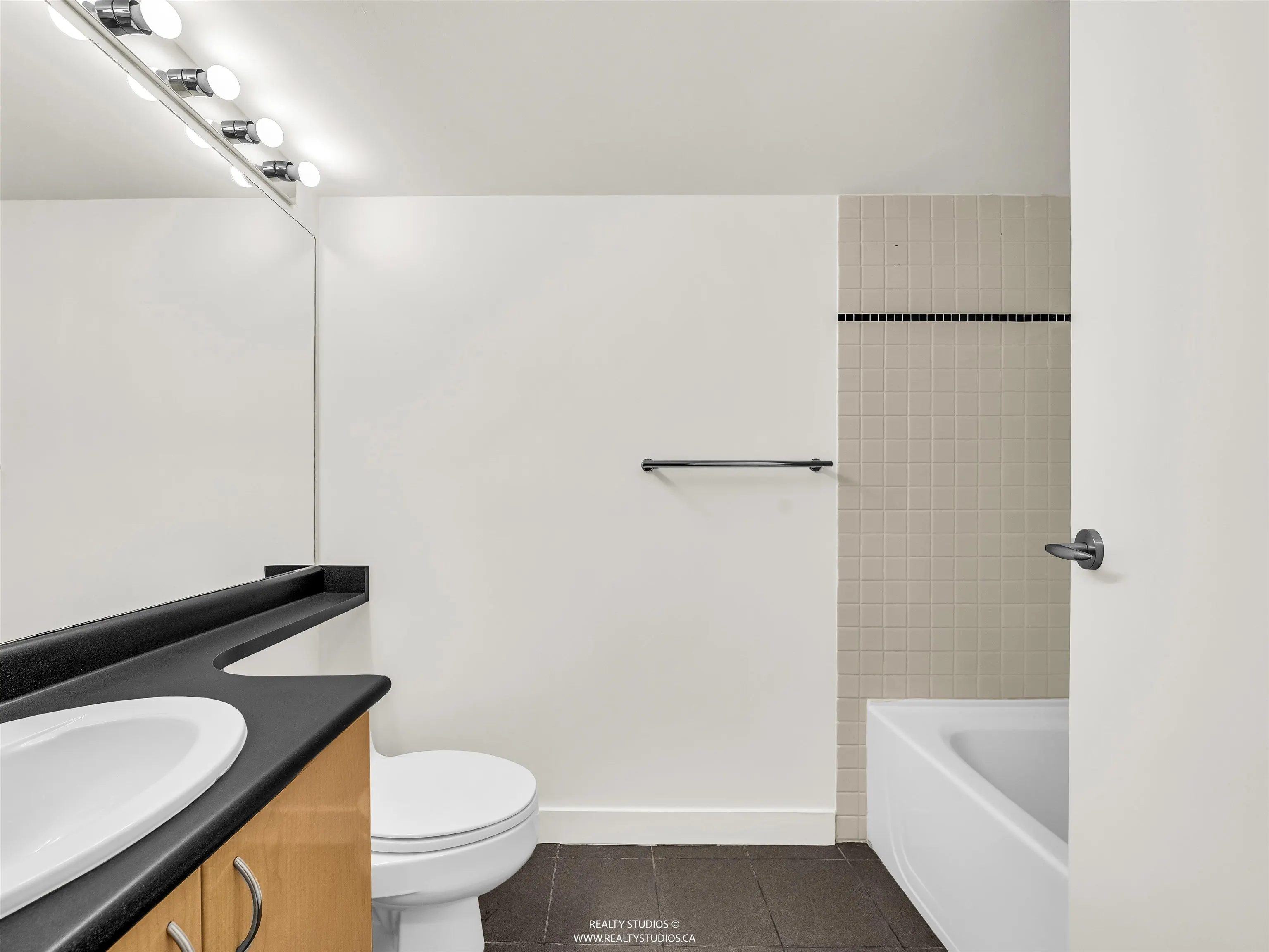 302 1688 Robson Street