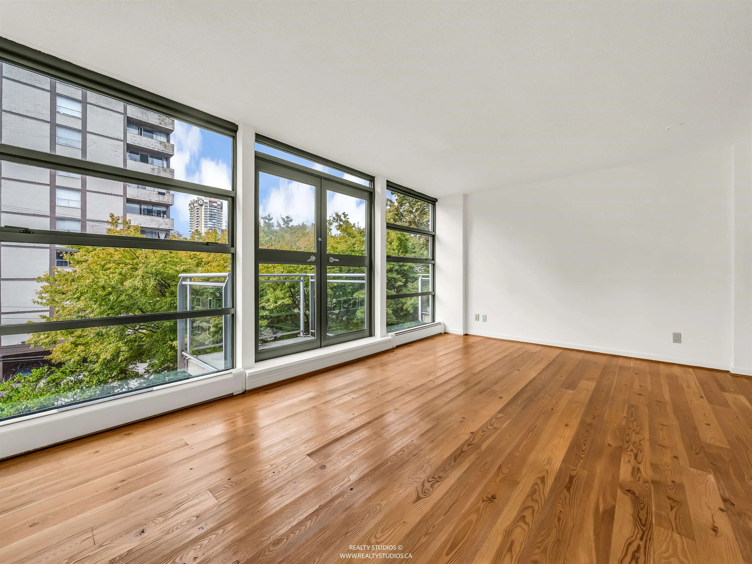302 1688 Robson Street