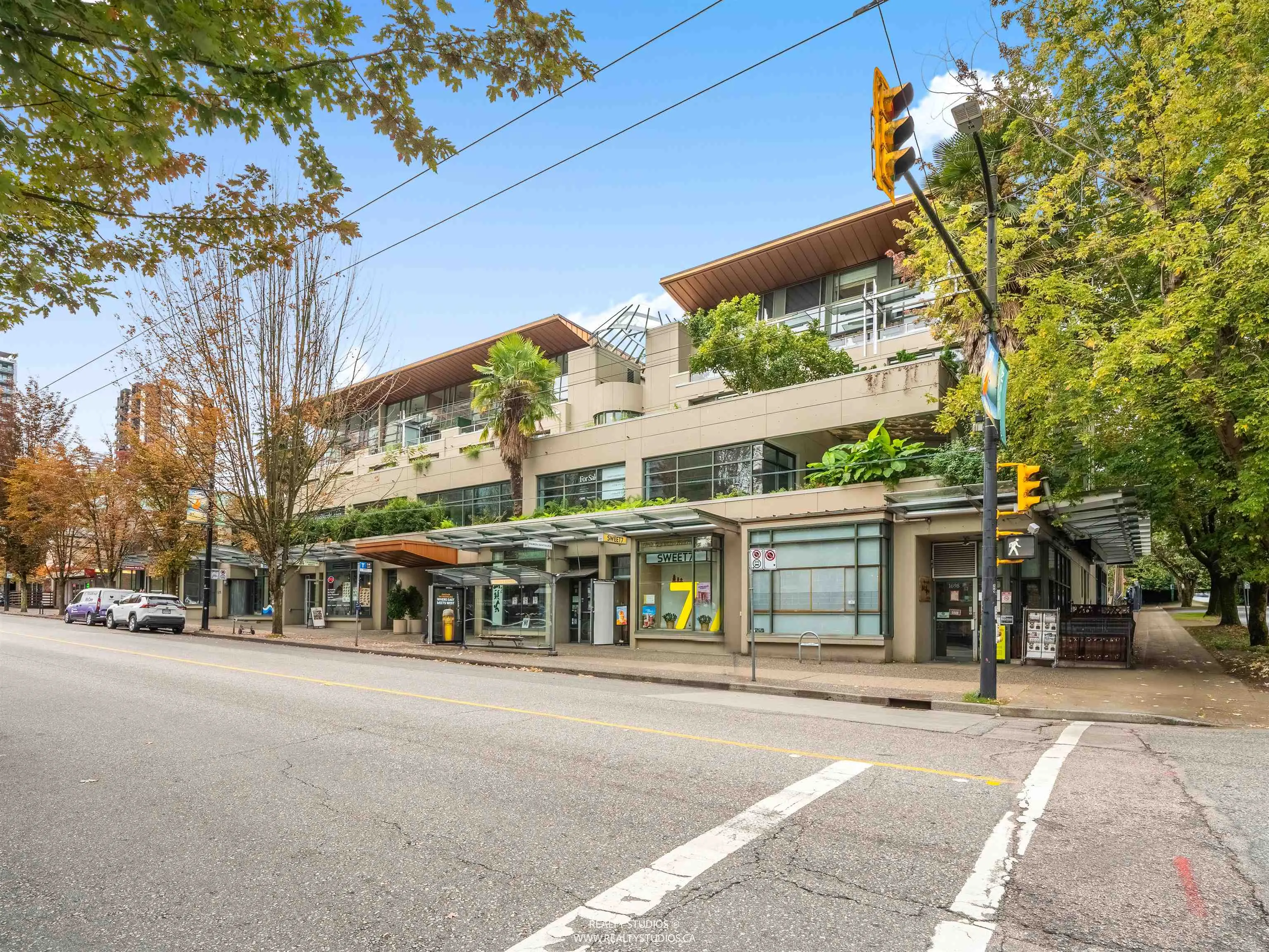 302 1688 Robson Street