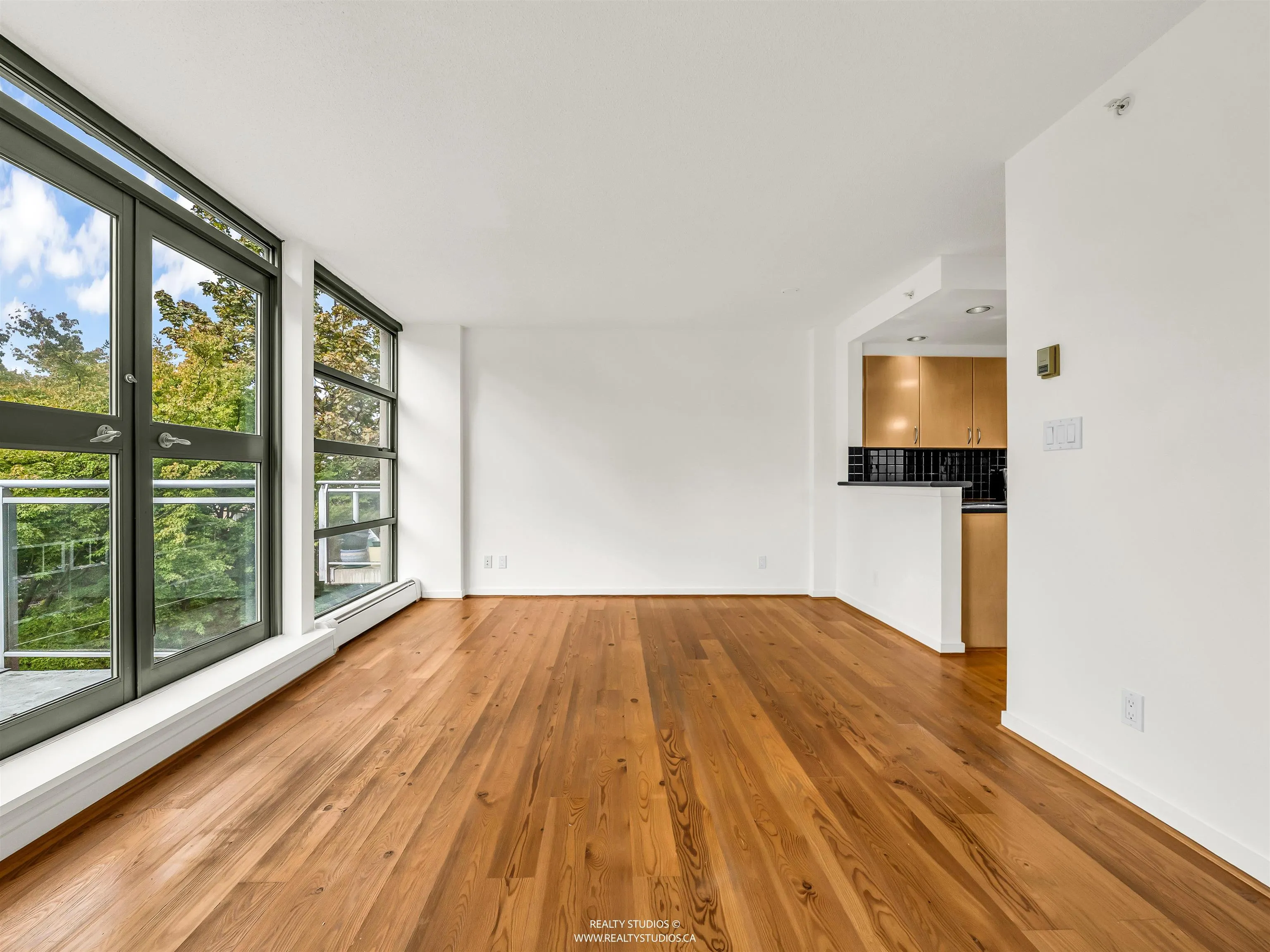 302 1688 Robson Street