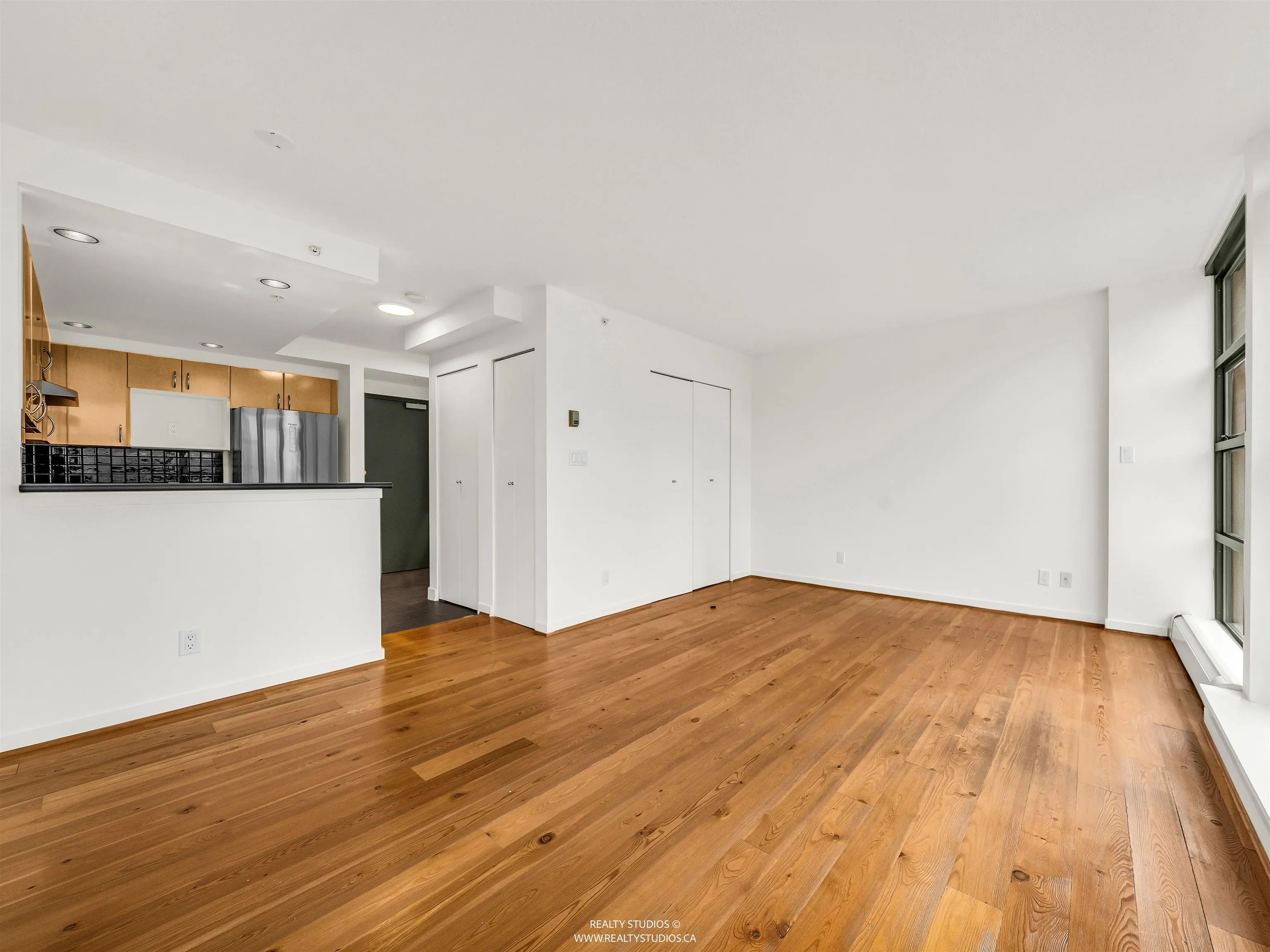 302 1688 Robson Street