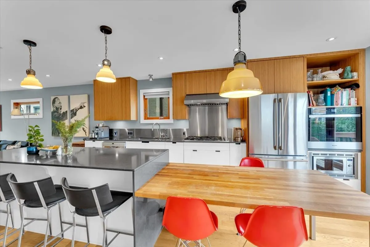 57 W 17th Avenue