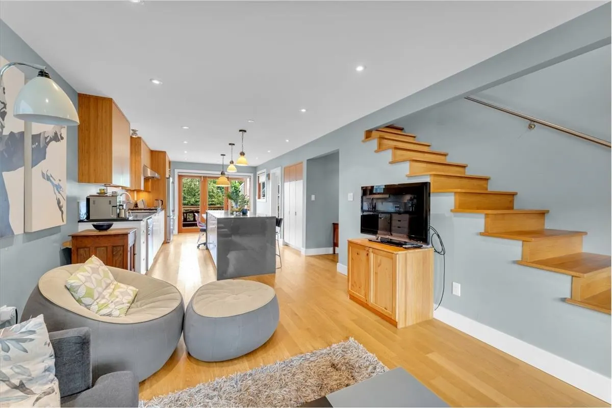 57 W 17th Avenue