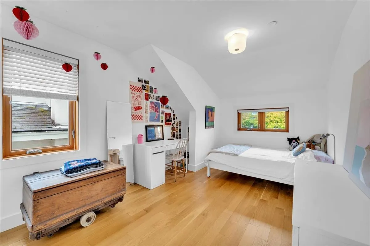 57 W 17th Avenue