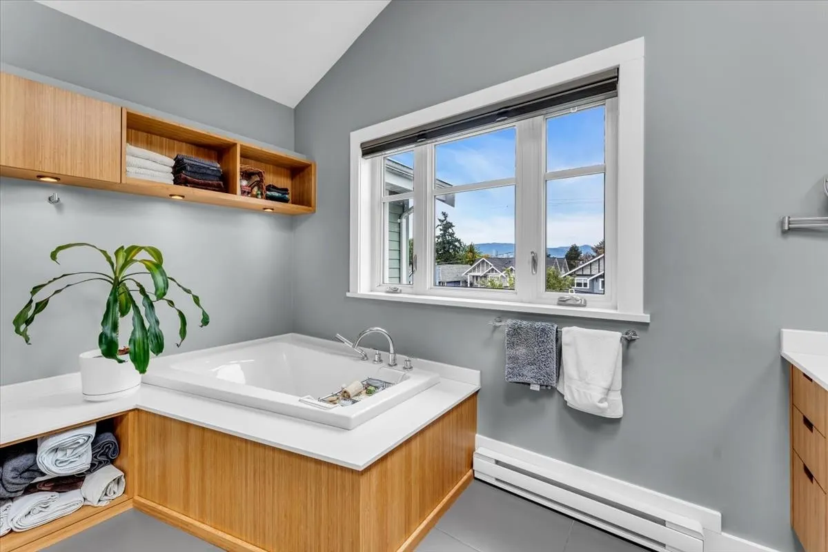 57 W 17th Avenue
