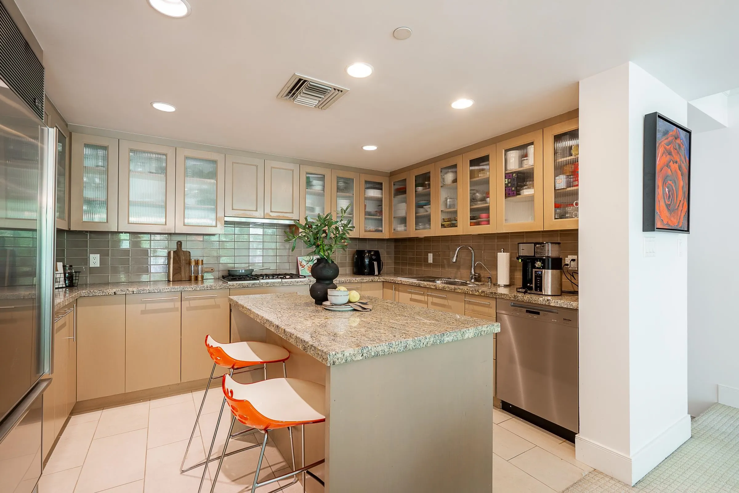 TH9 1650 Bayshore Drive