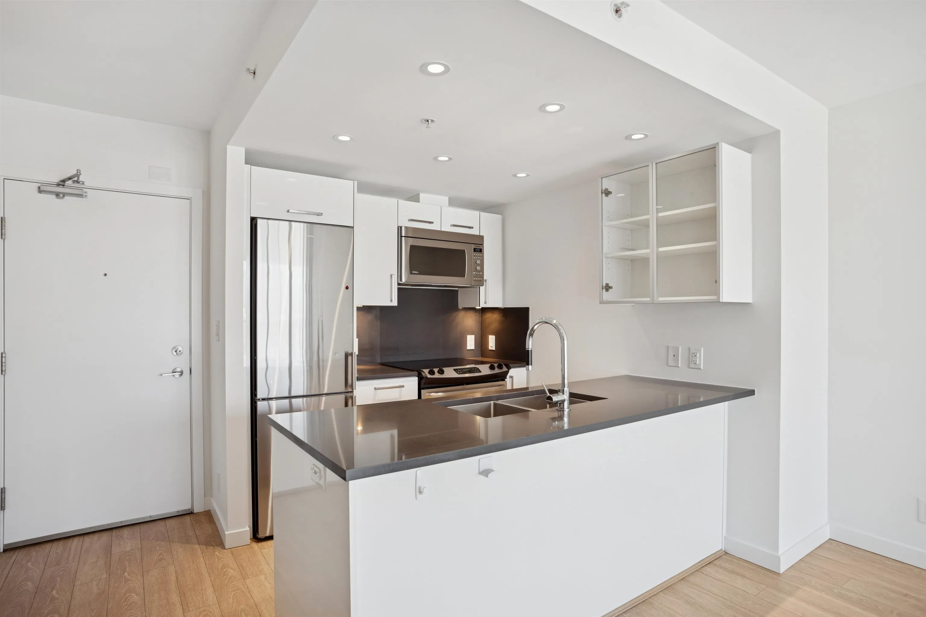 653 955 E Hastings Street