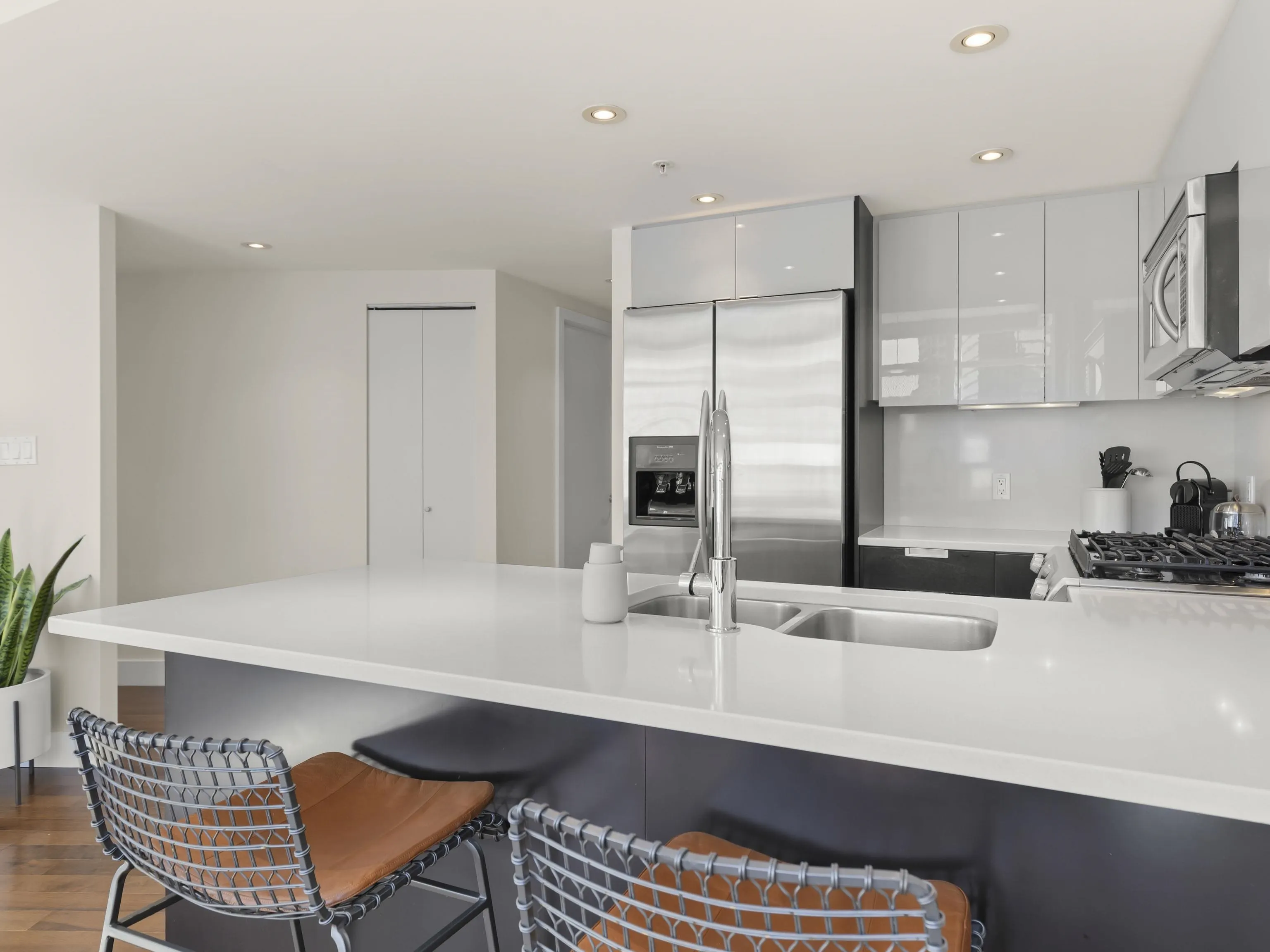 1505 1205 W Hastings Street