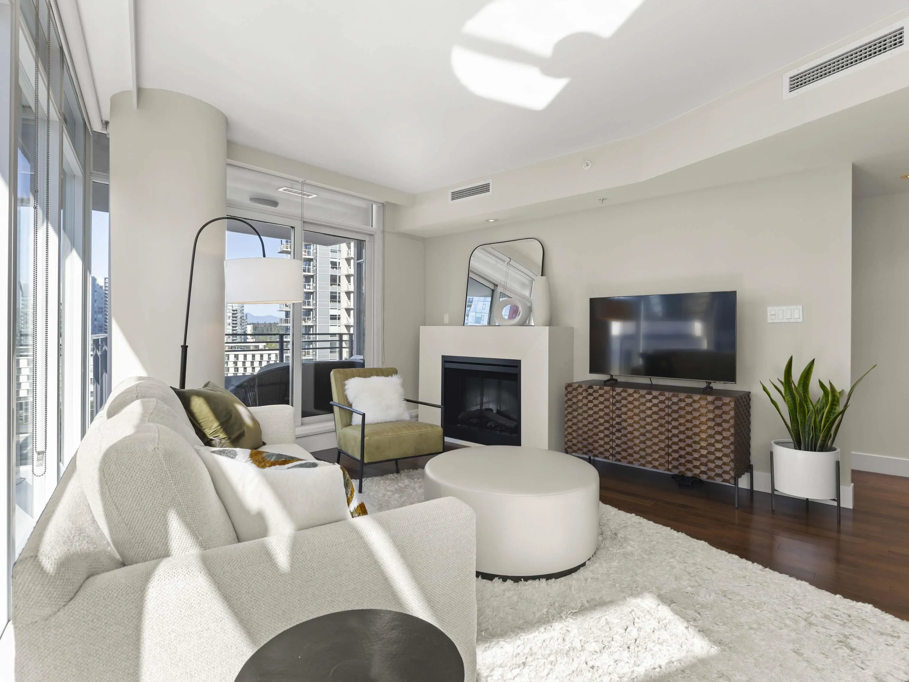 1505 1205 W Hastings Street