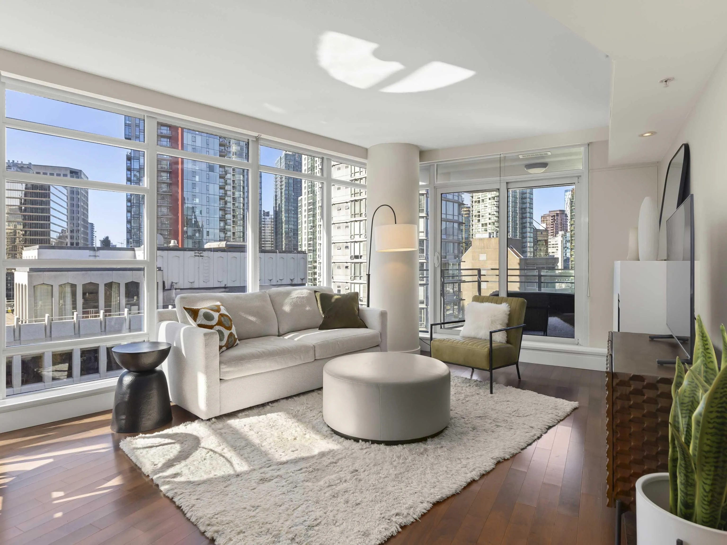 1505 1205 W Hastings Street