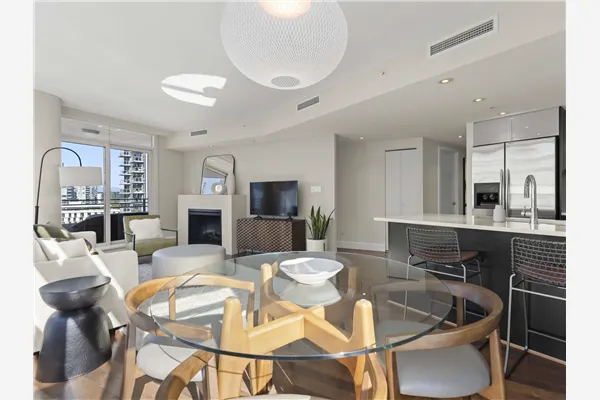 1505 1205 W Hastings Street