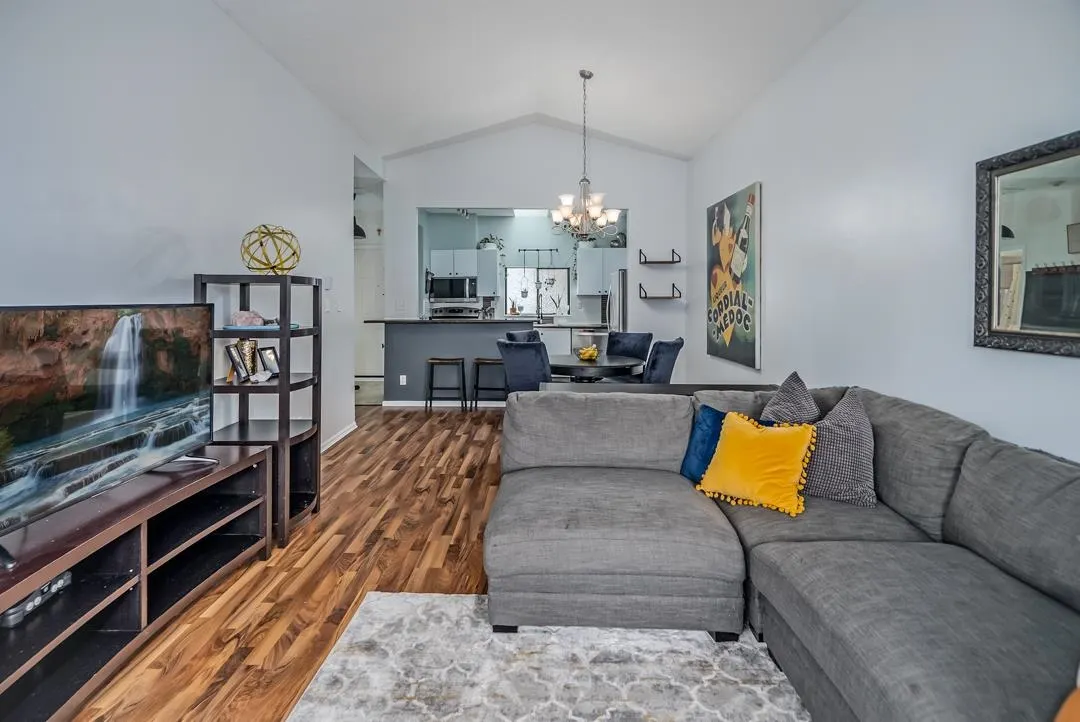 306 7300 Gilbert Road