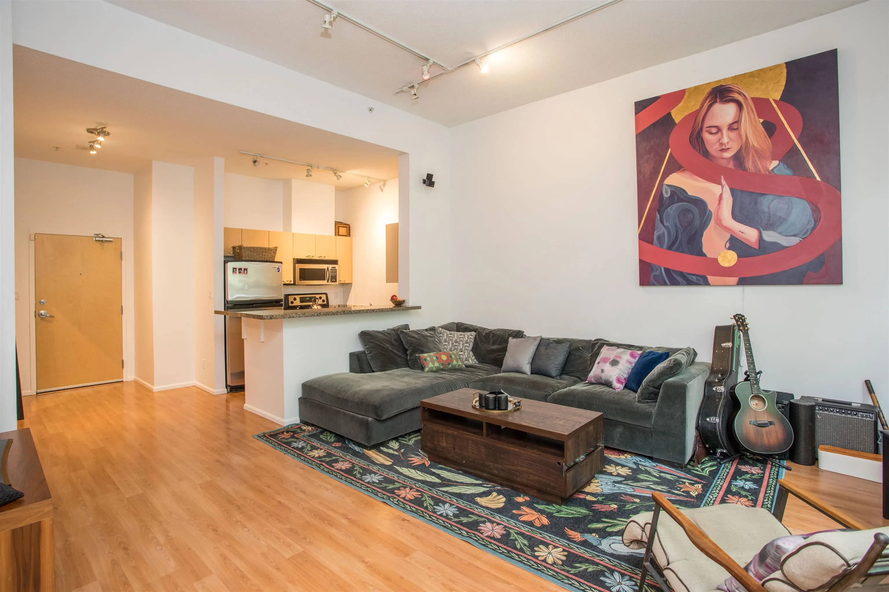 TH8 707 Broughton Street