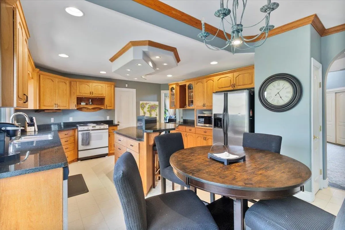 10413 Tamarack Crescent