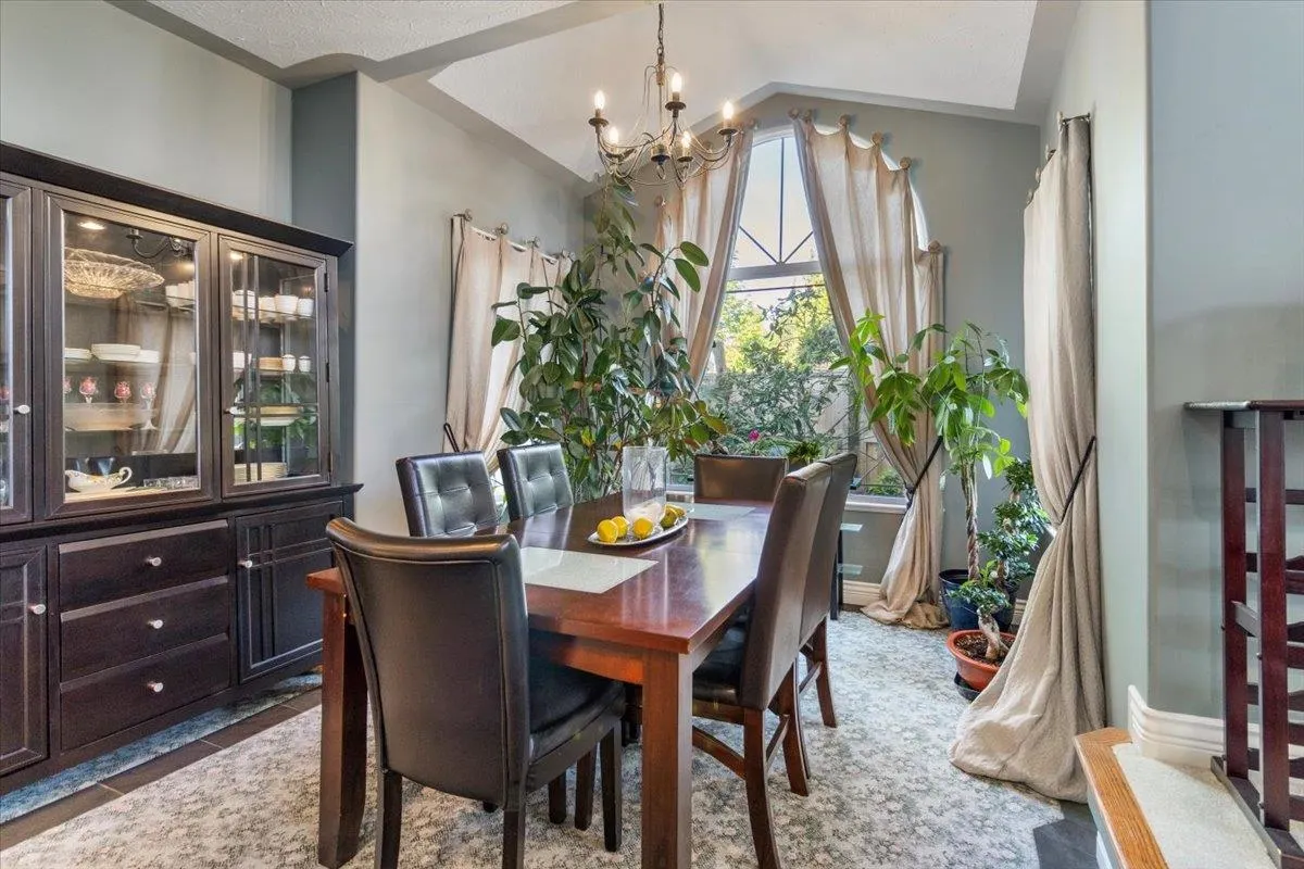 10413 Tamarack Crescent