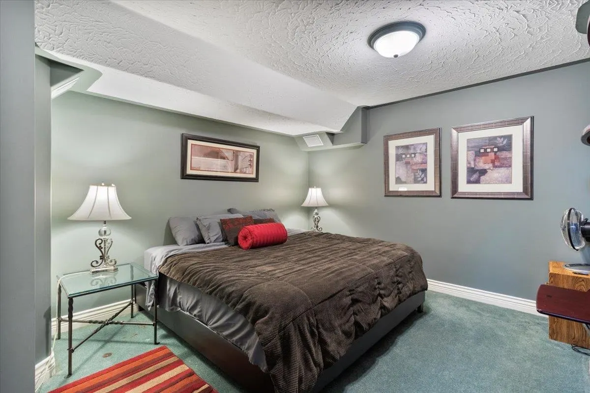 10413 Tamarack Crescent