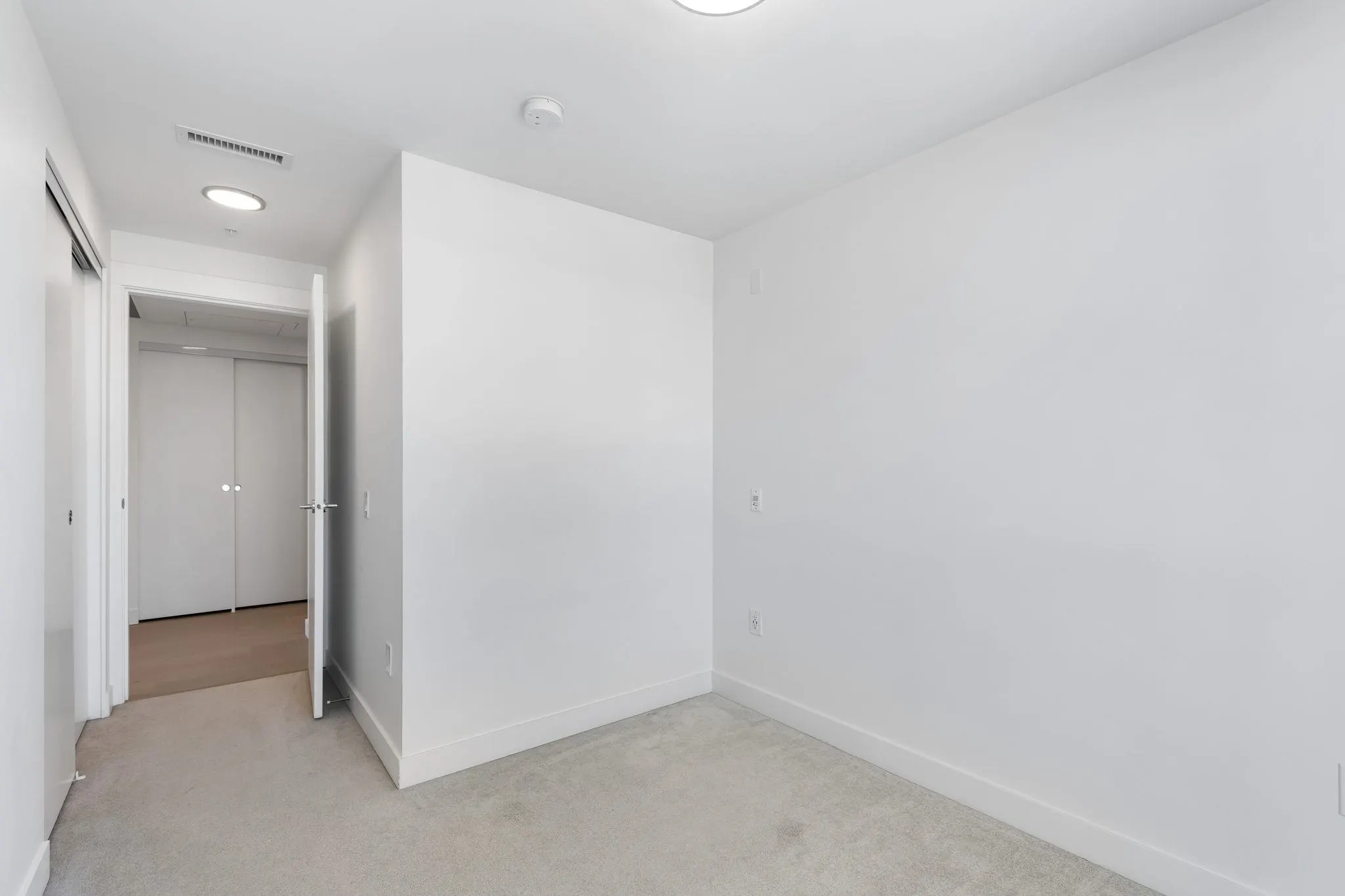 405 469 W King Edward Avenue