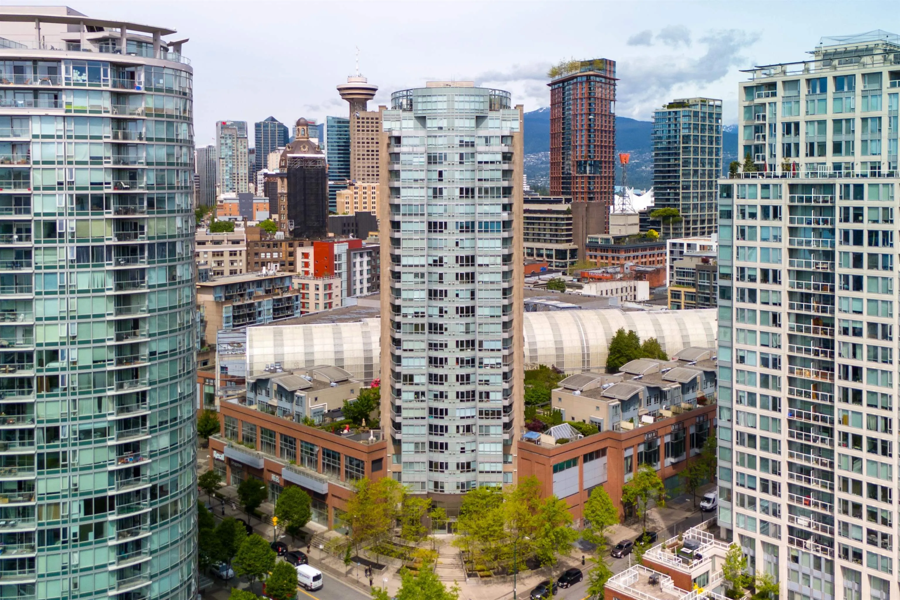 1703 63 Keefer Place