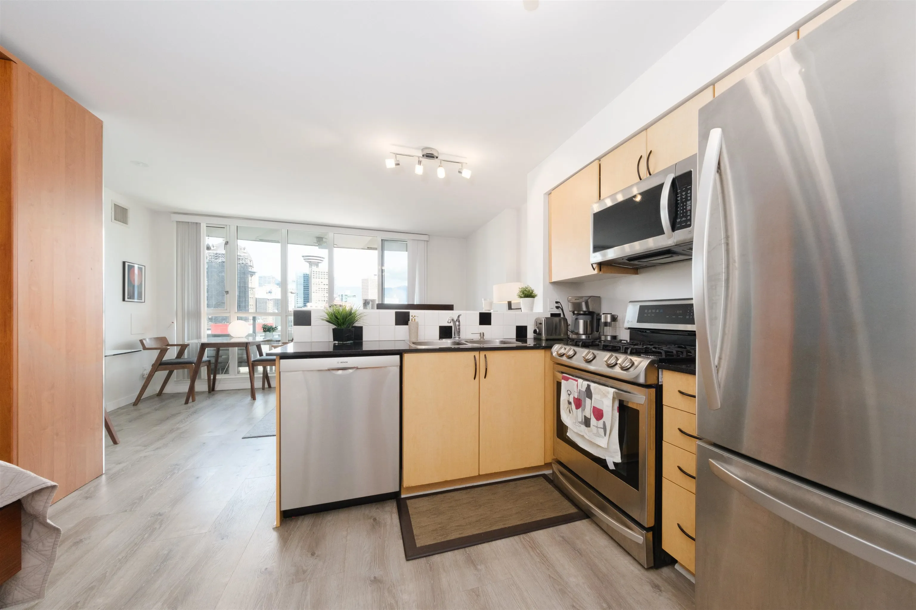 1703 63 Keefer Place