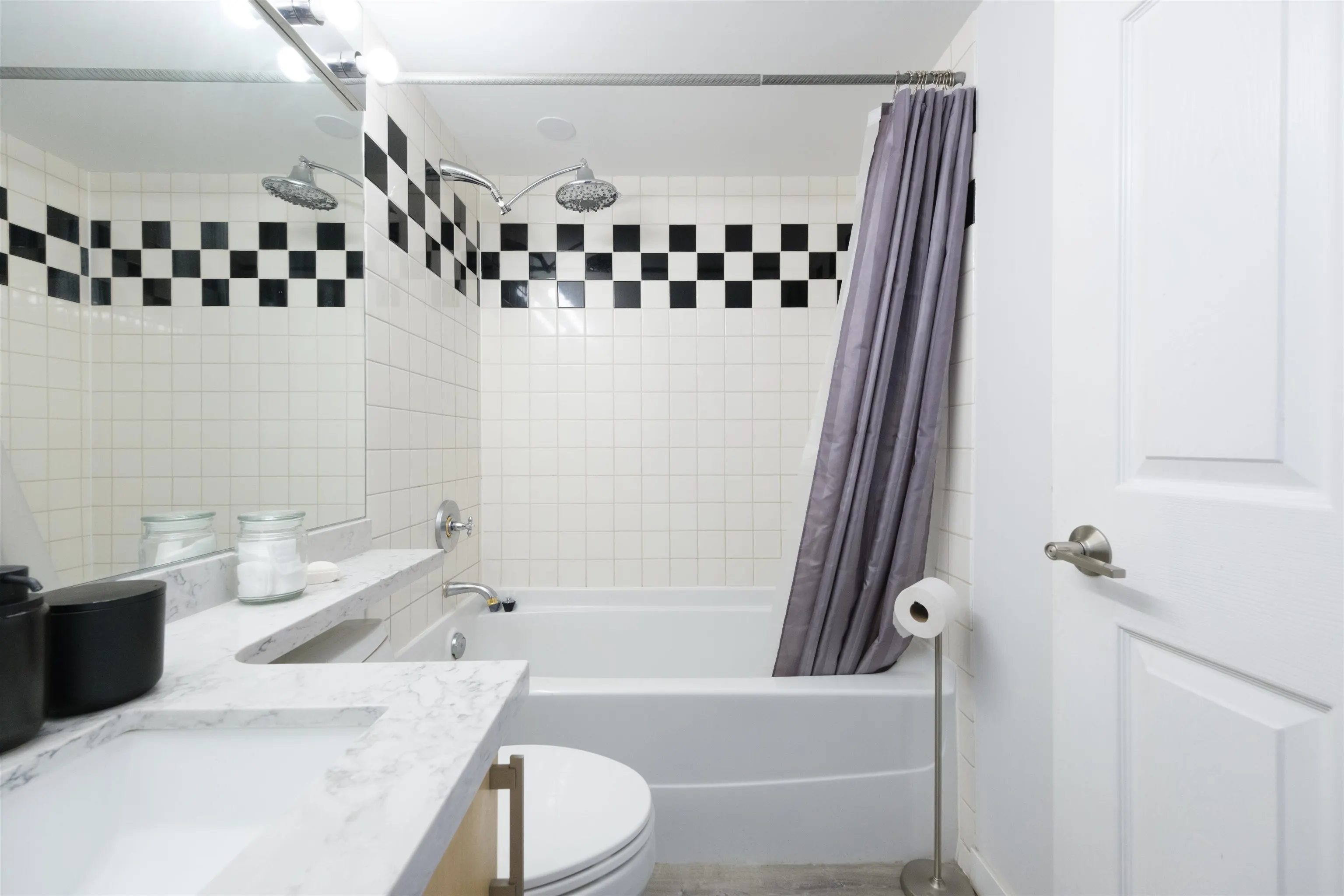 1703 63 Keefer Place