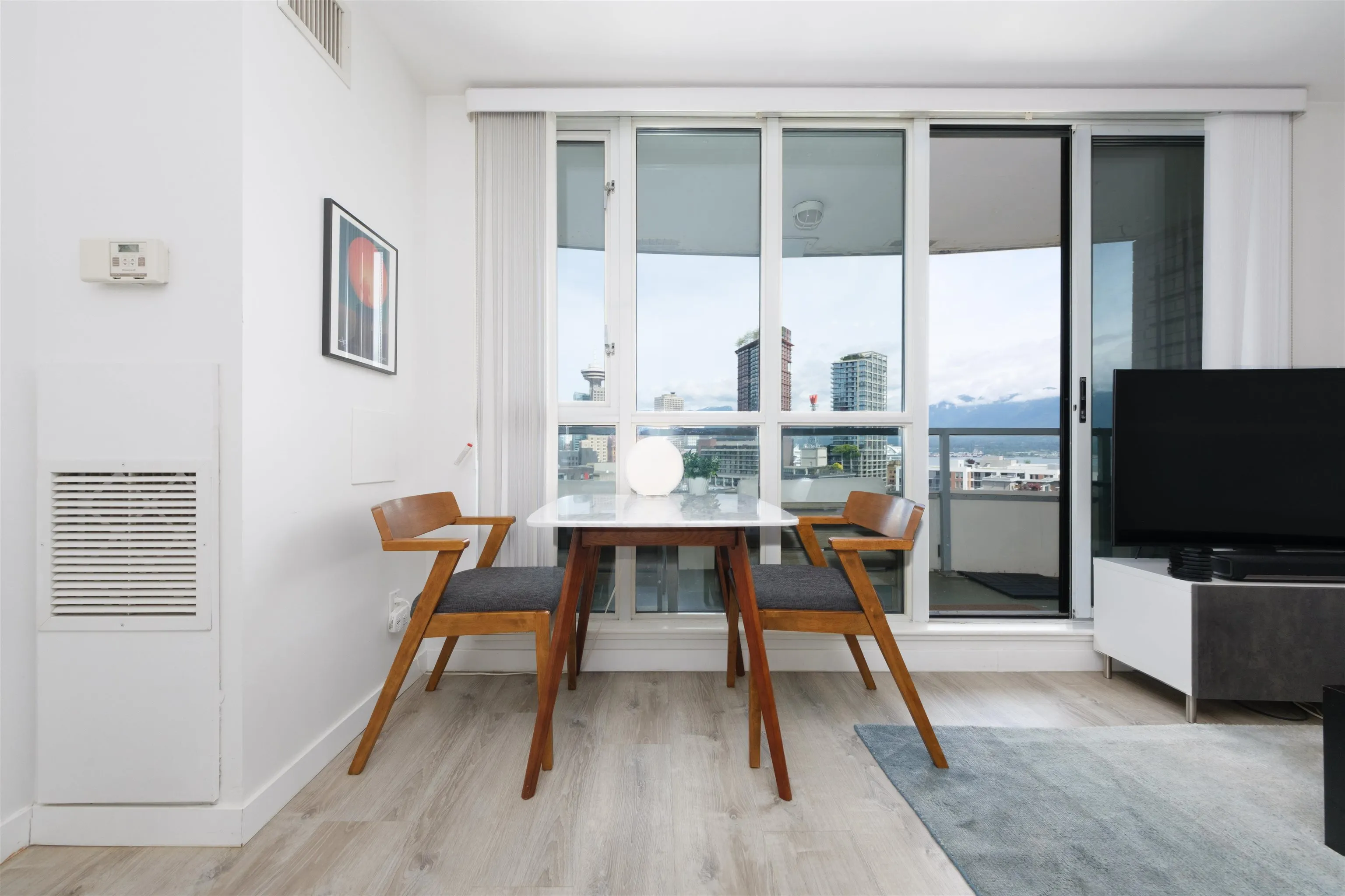 1703 63 Keefer Place